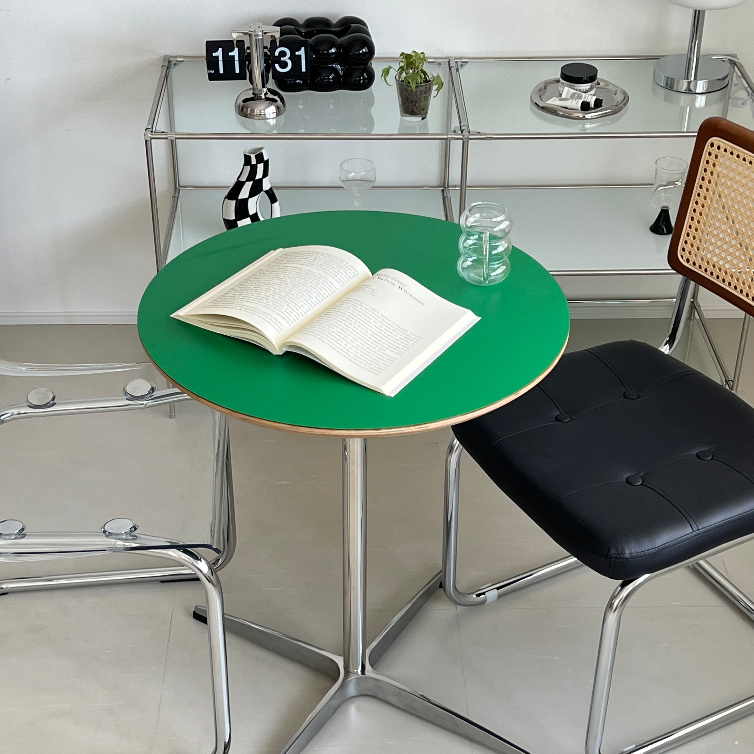 T24 Retro cafe table