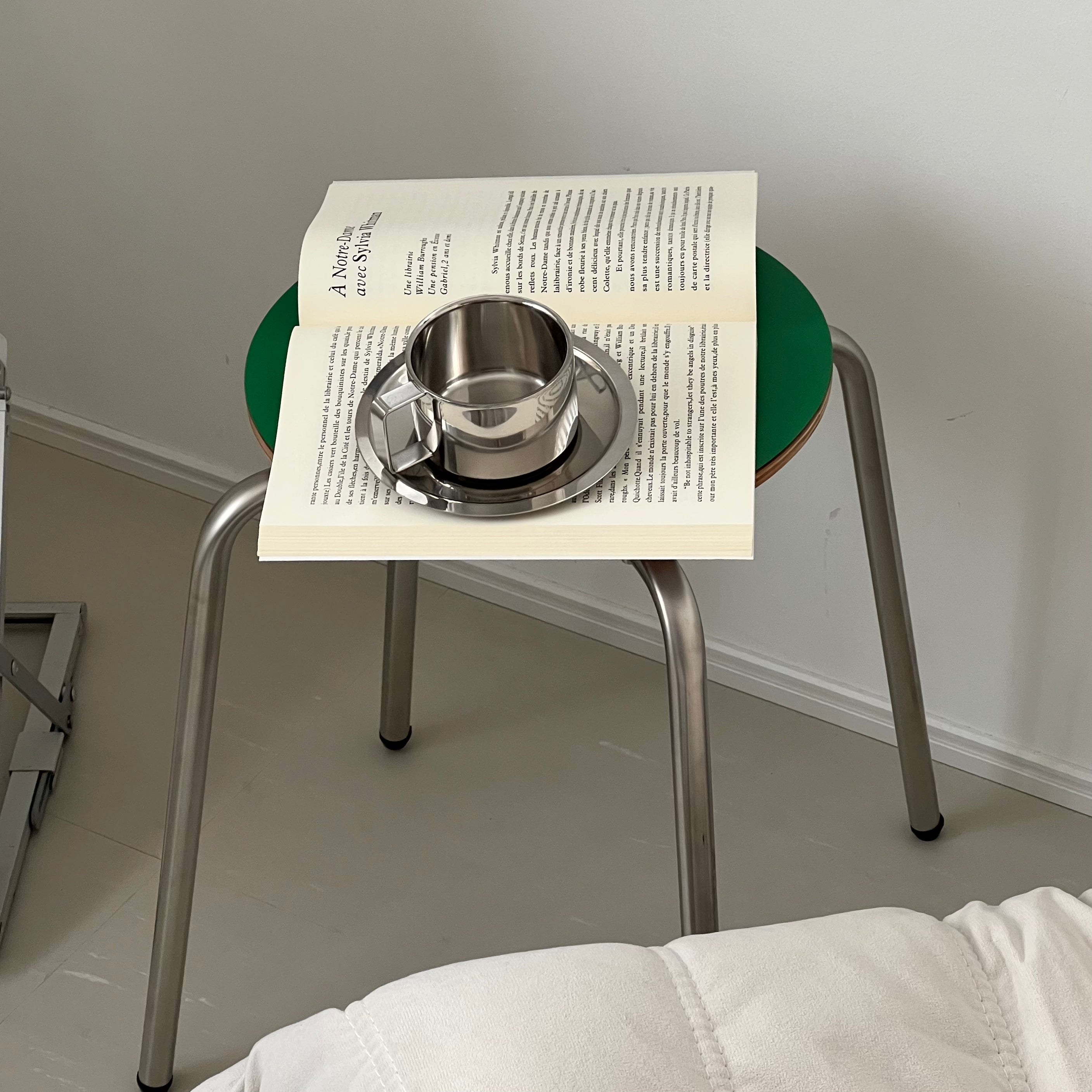 C46 Retro circle stool