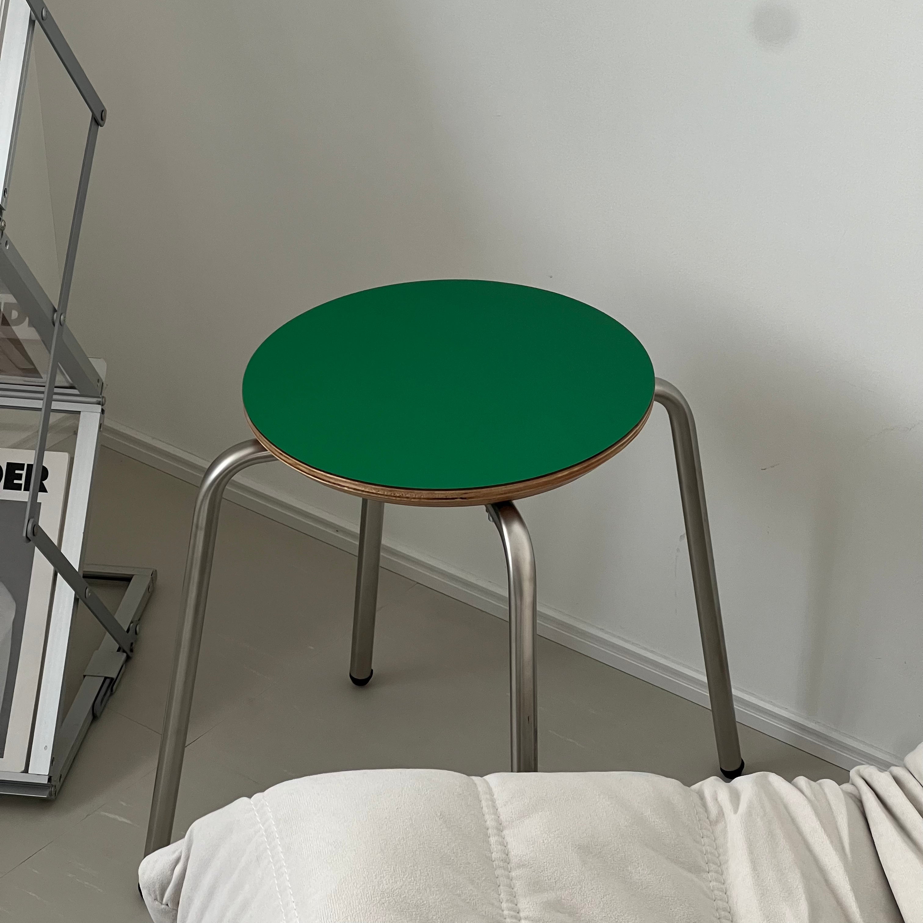 C46 Retro circle stool
