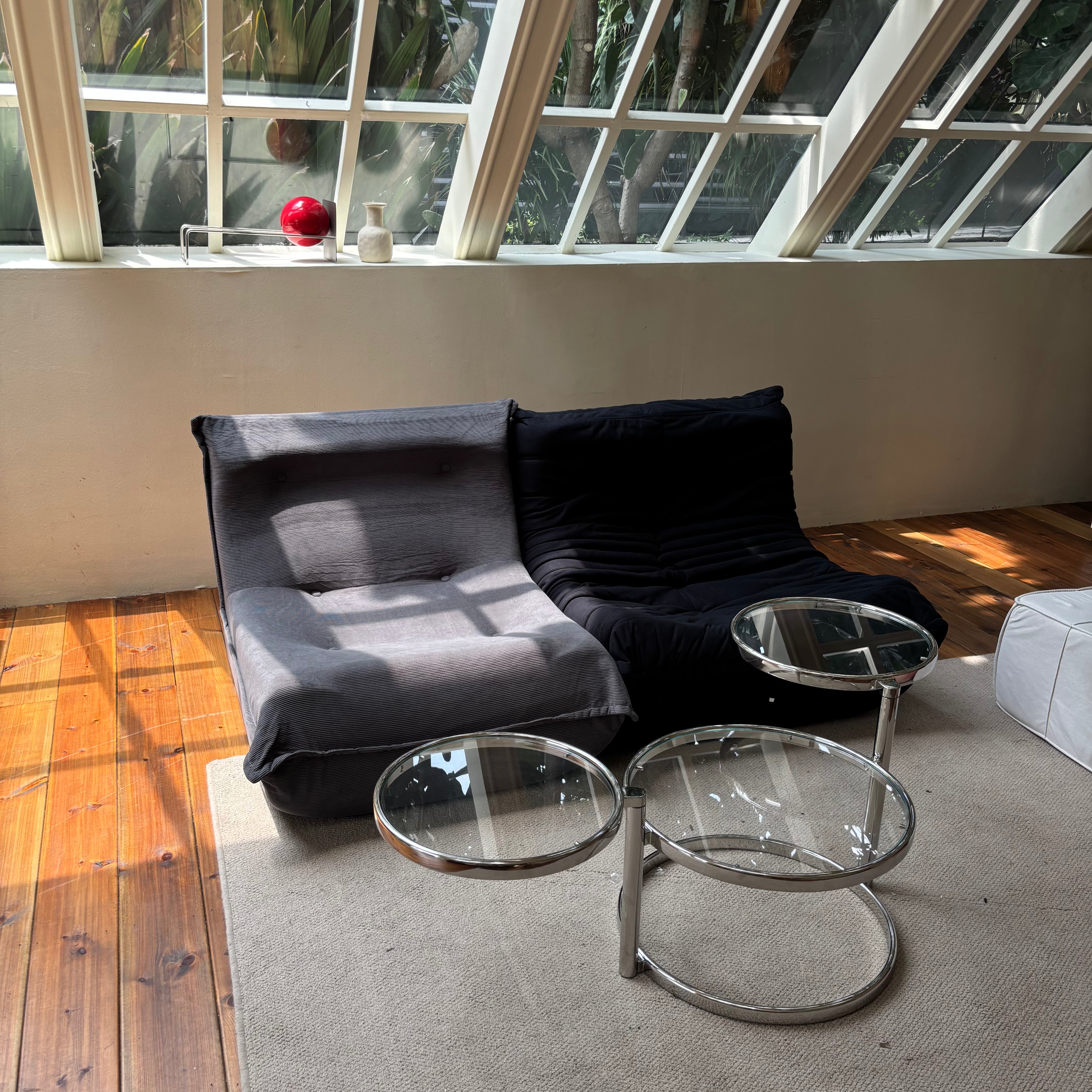 Move glass low table
