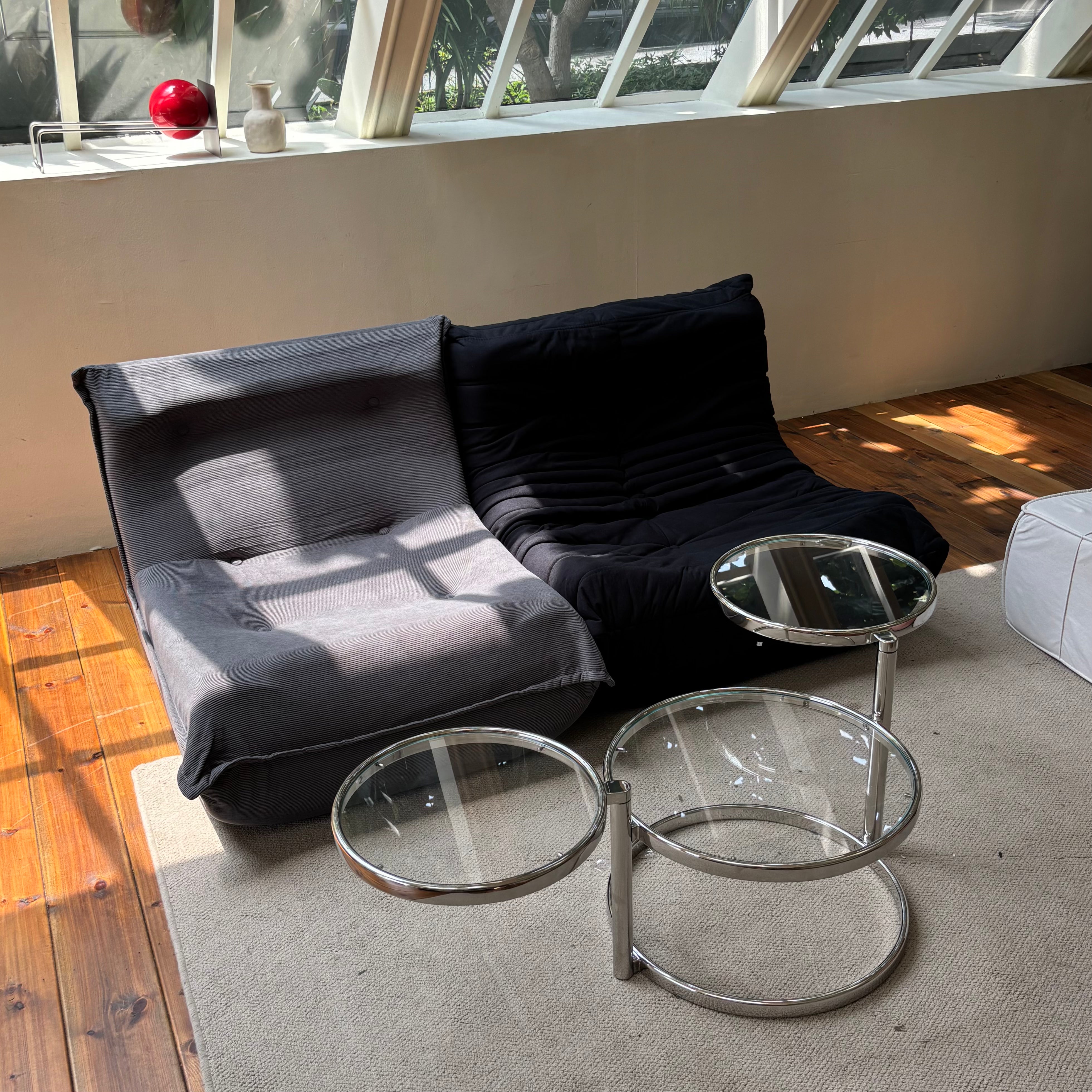 Move glass low table