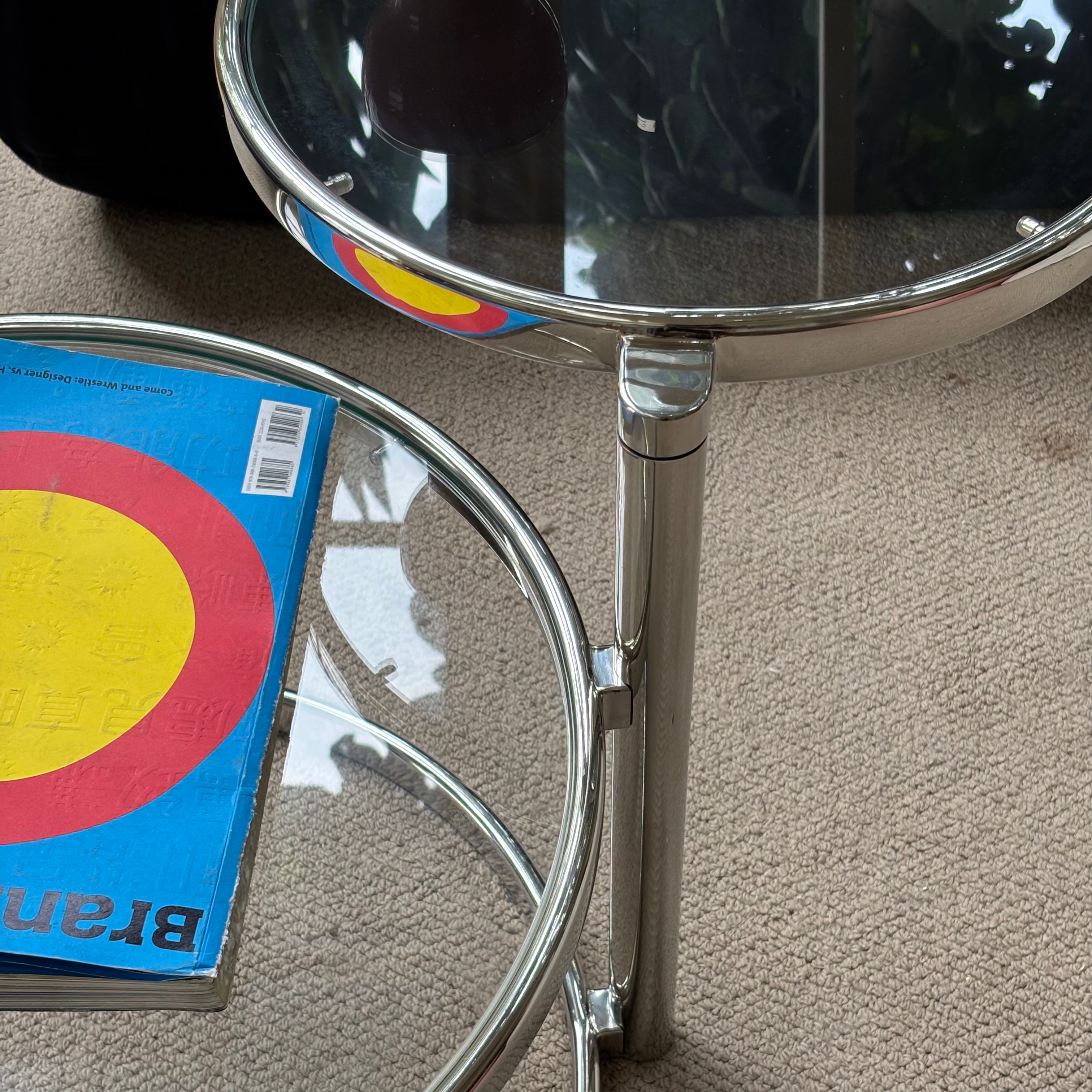 Move glass low table