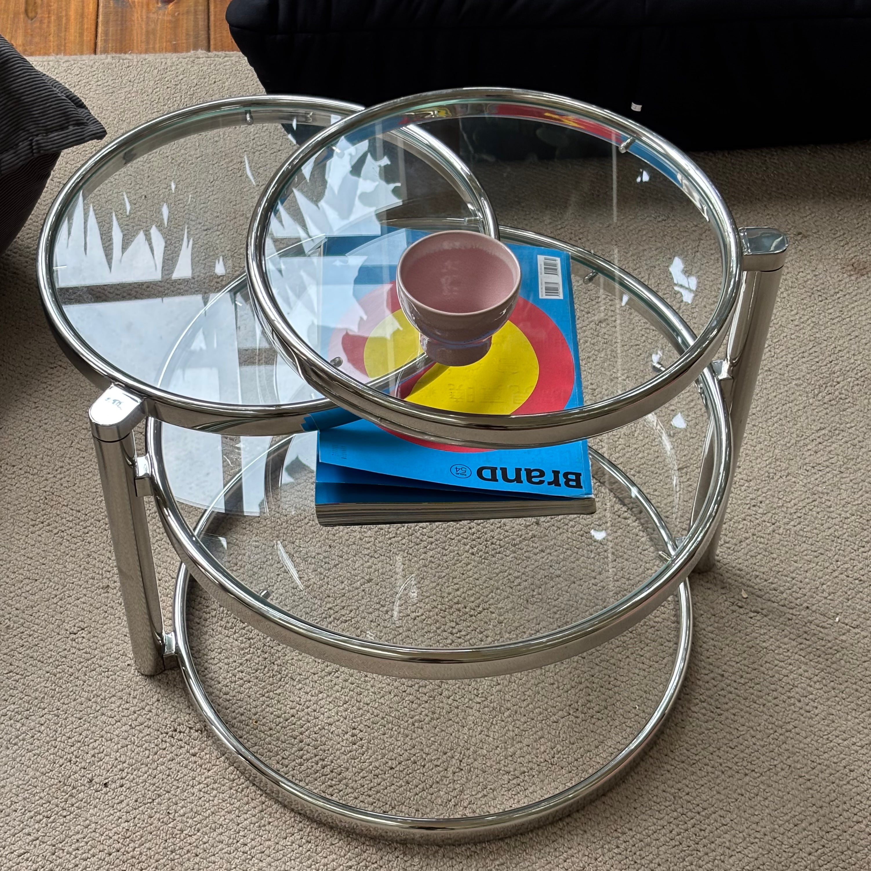 Move glass low table