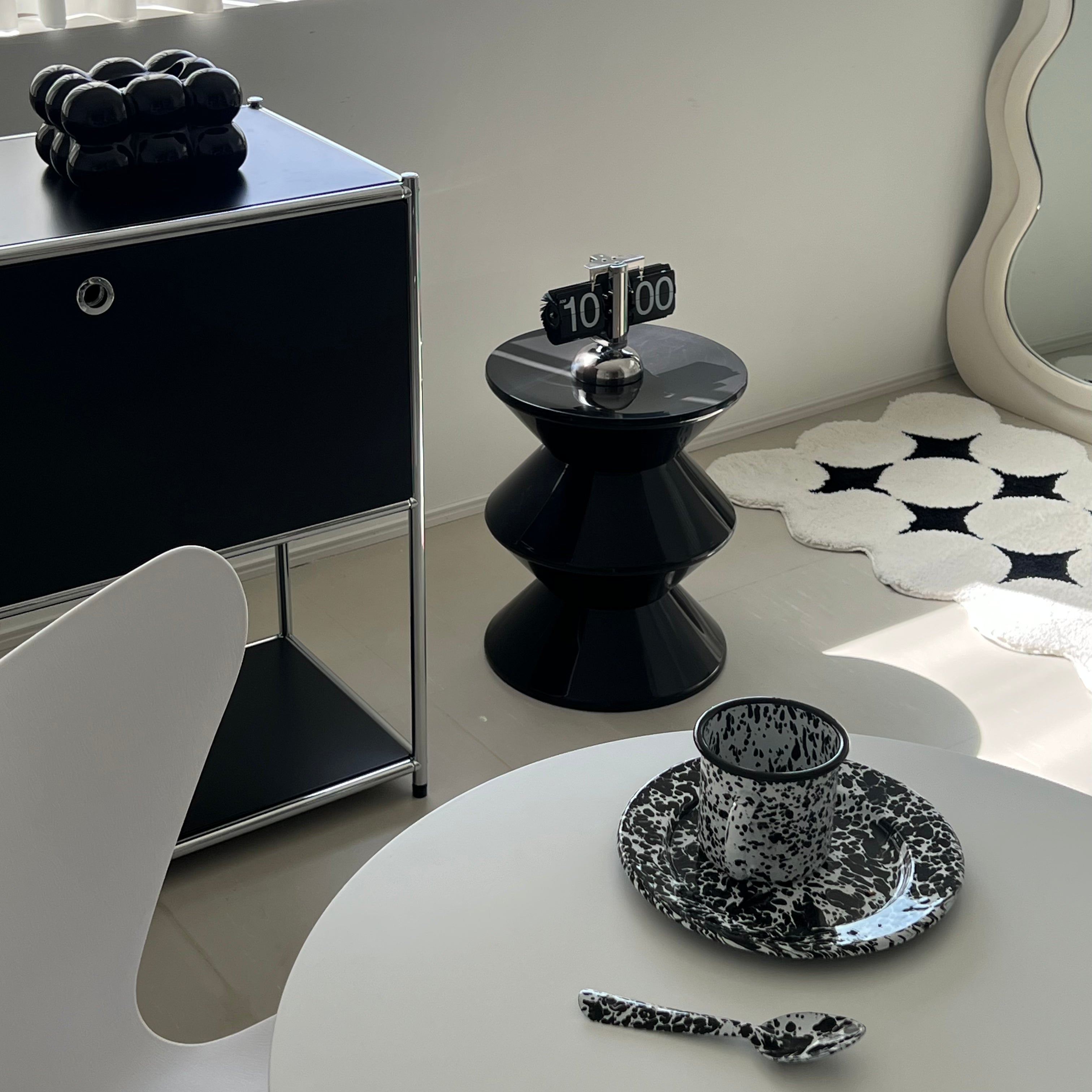 C41 Objet Side Stool