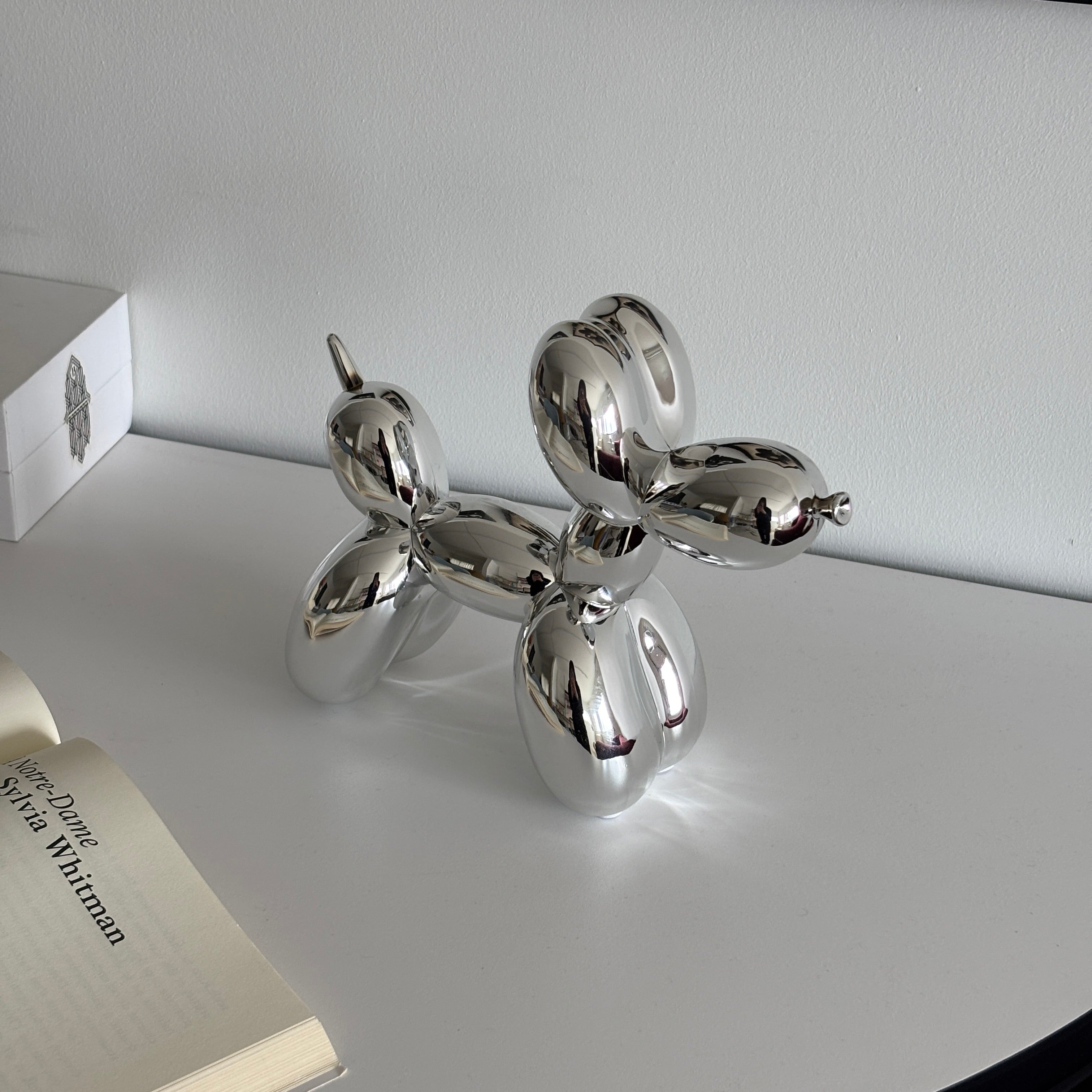 Silver dog objet