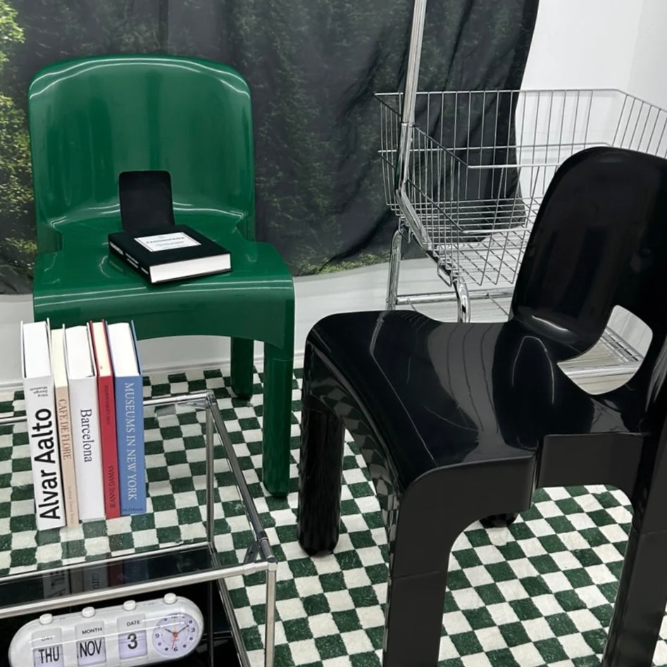 黒色と緑色の椅子
