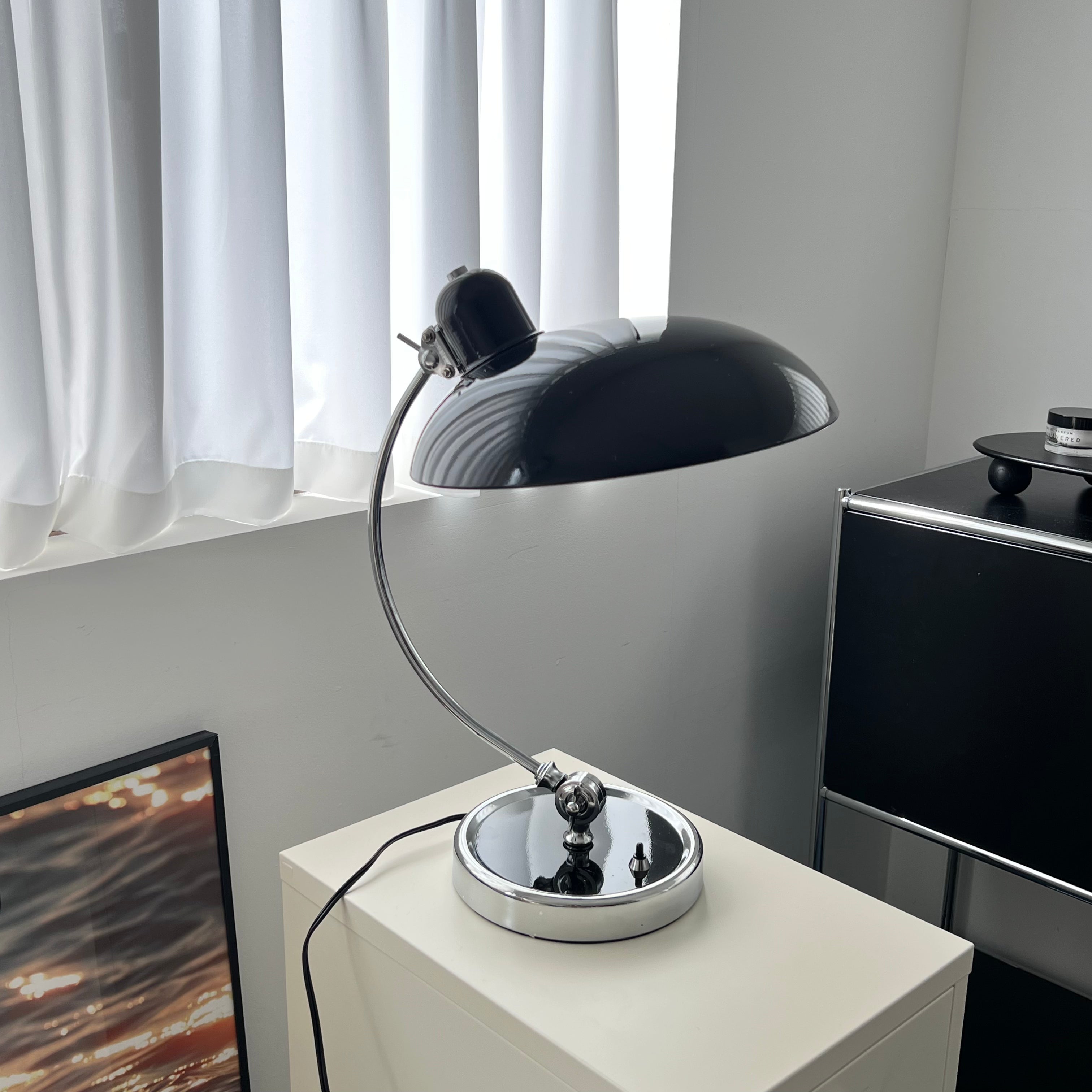 Modern desk lamp