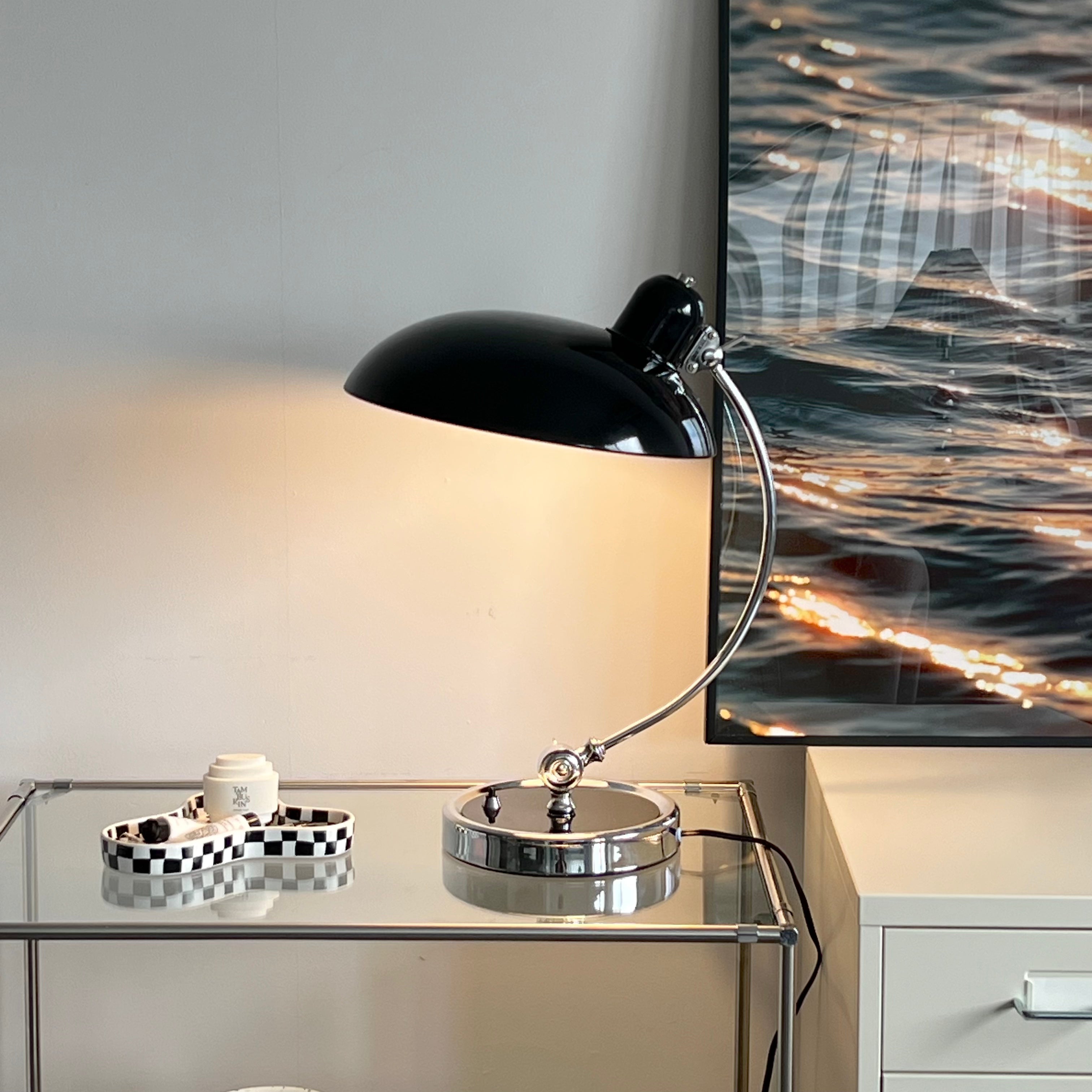 Modern desk lamp