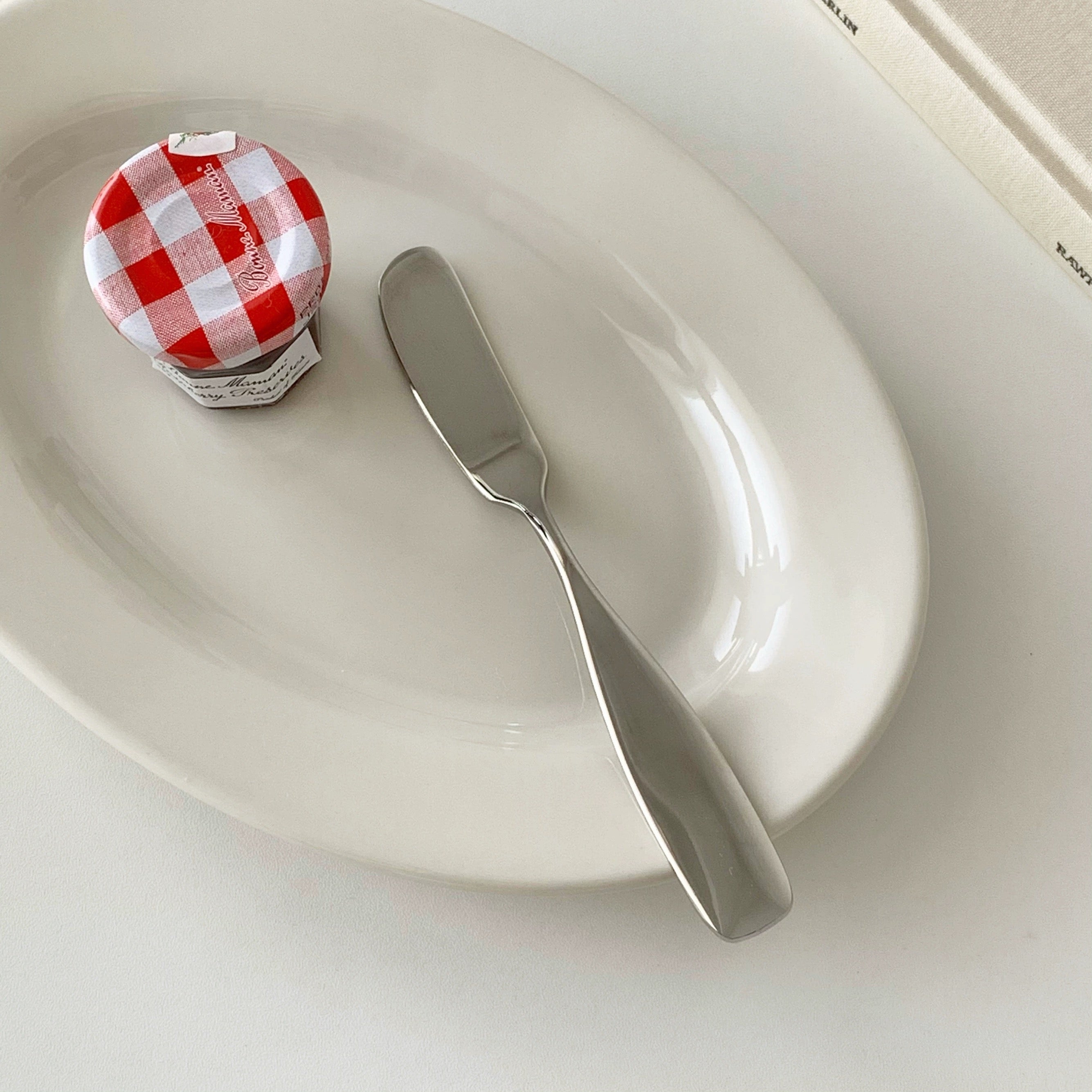 Simple butter knife