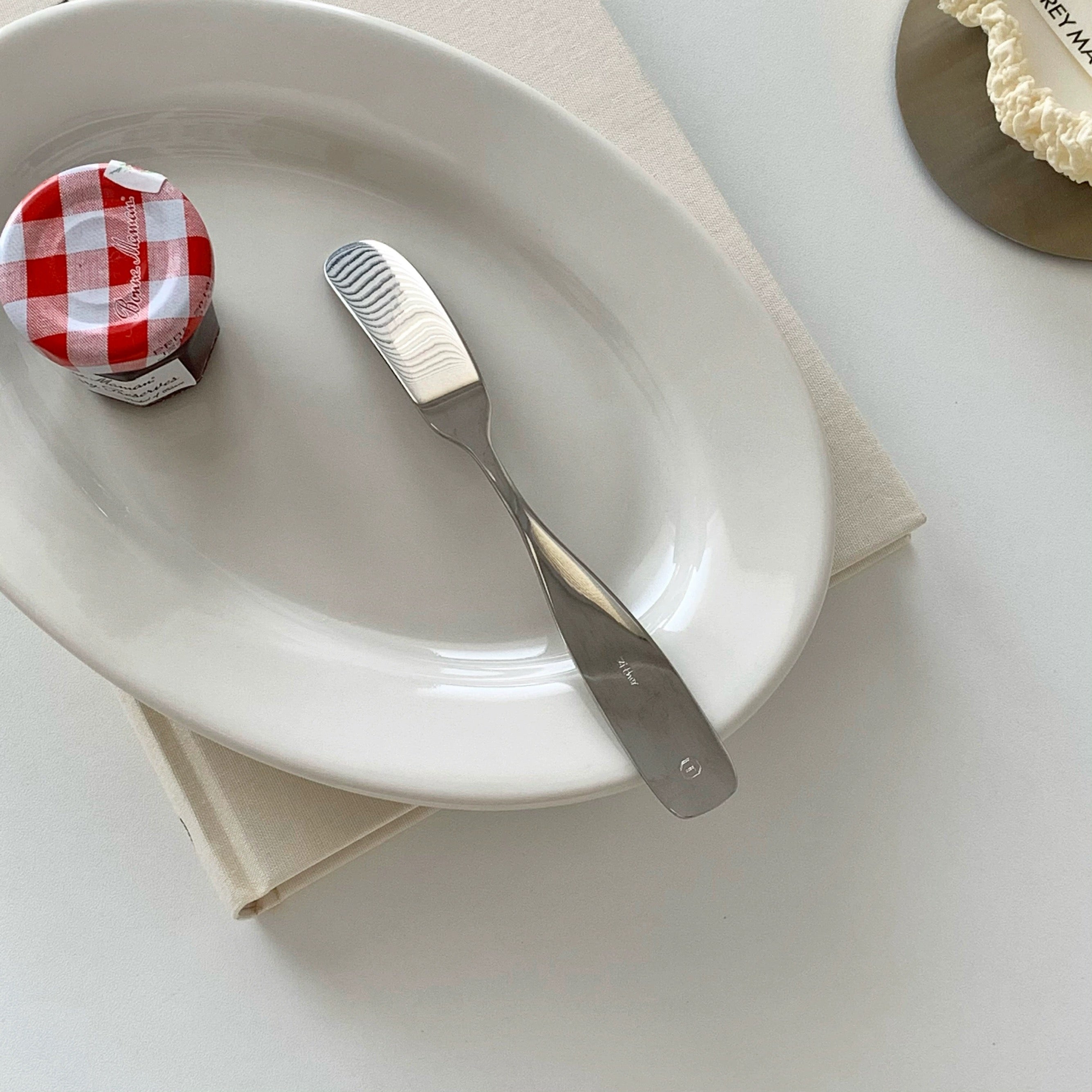 Simple butter knife