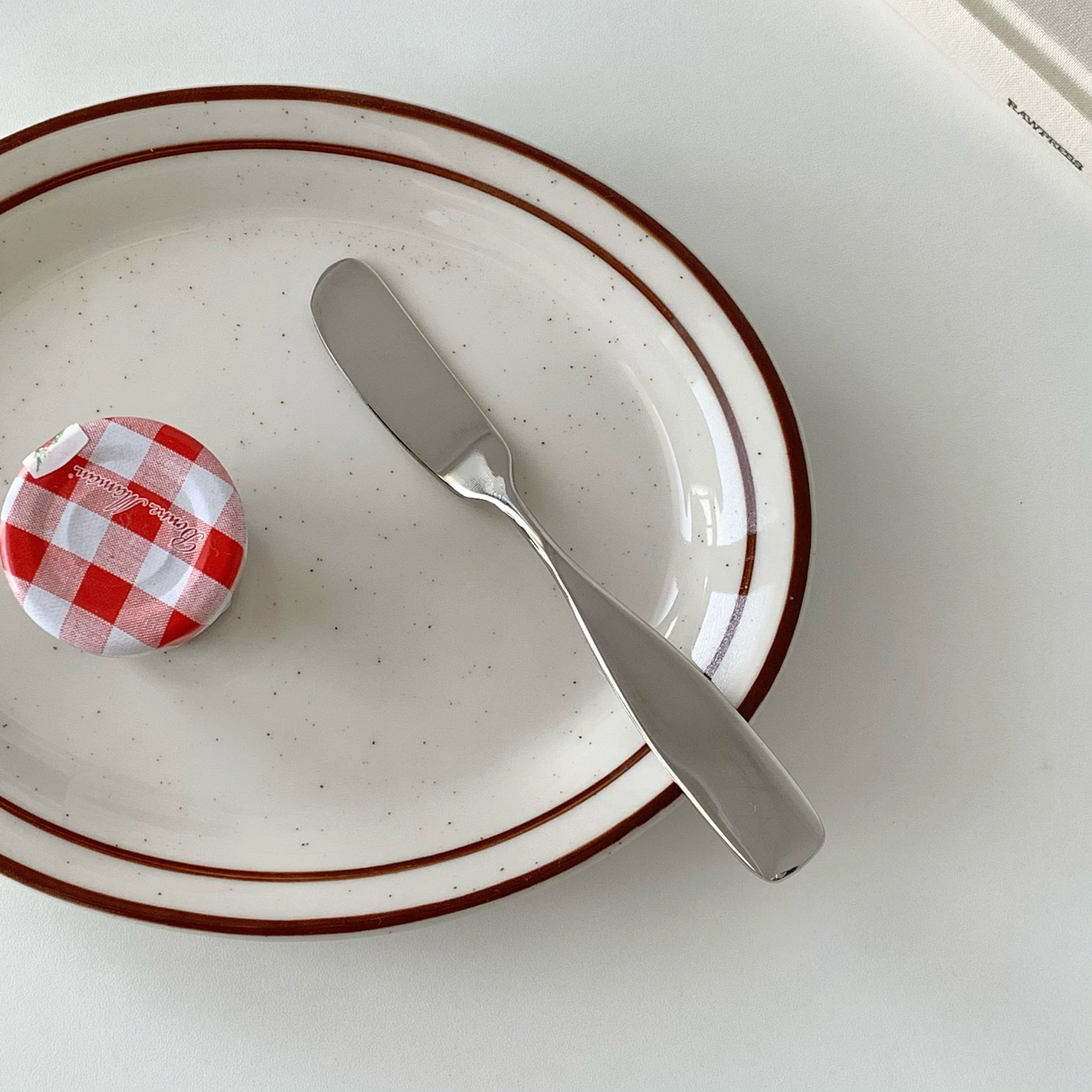 Simple butter knife