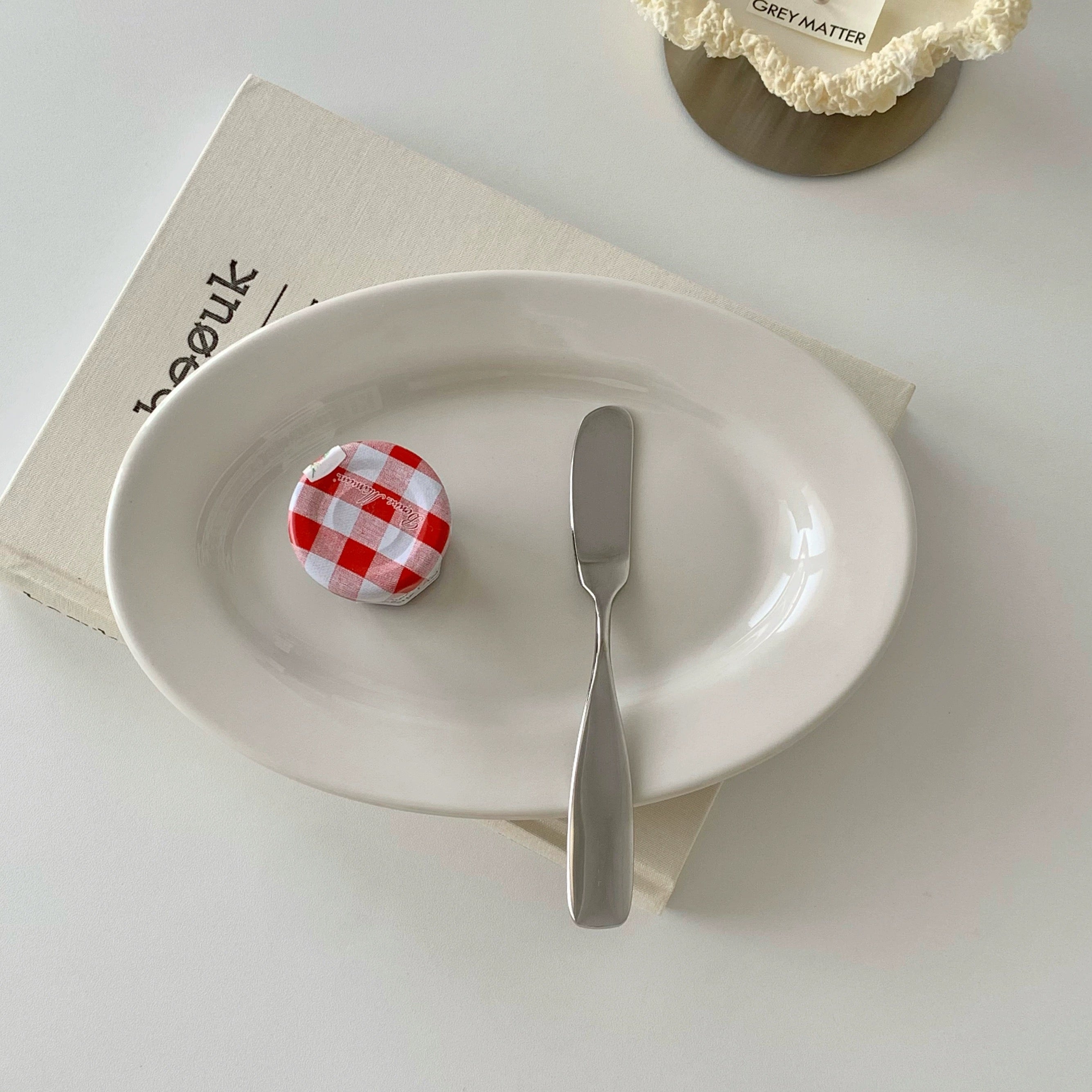 Simple butter knife