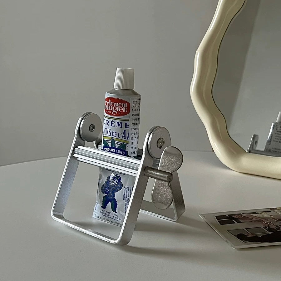 Silver screw stand