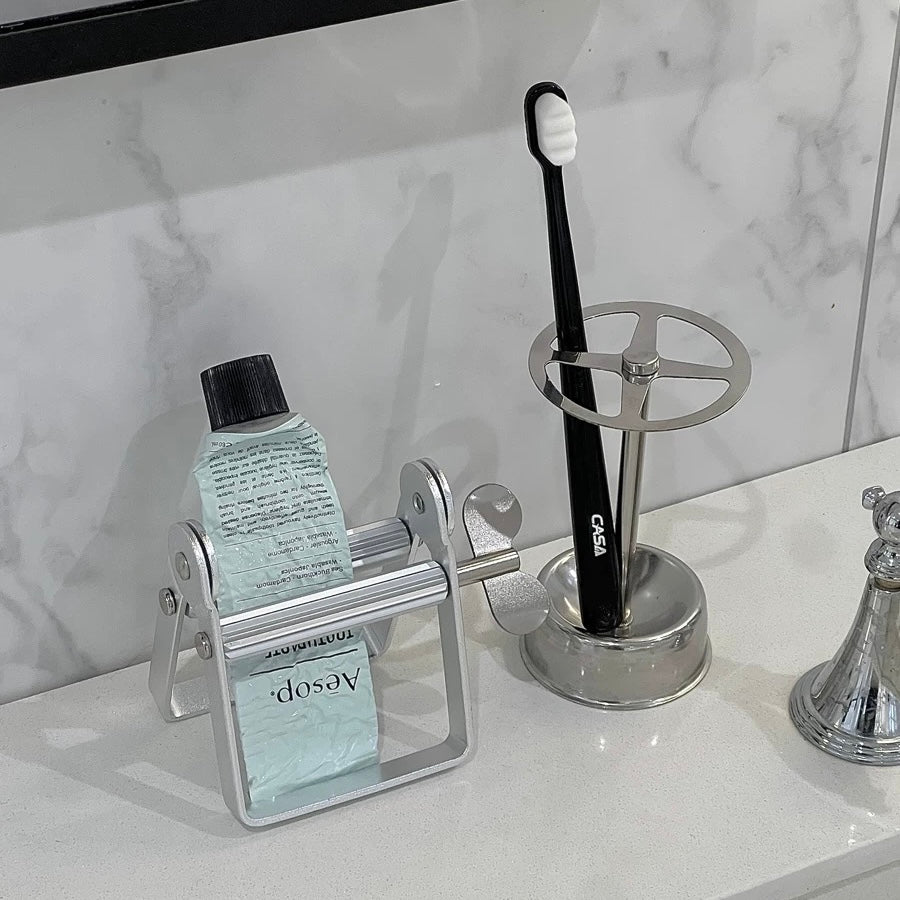 Silver screw stand