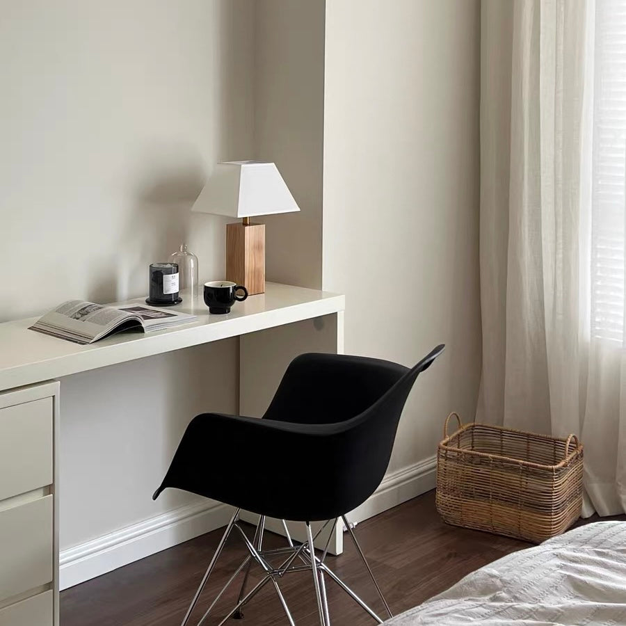 C49 eiffel leg hole chair