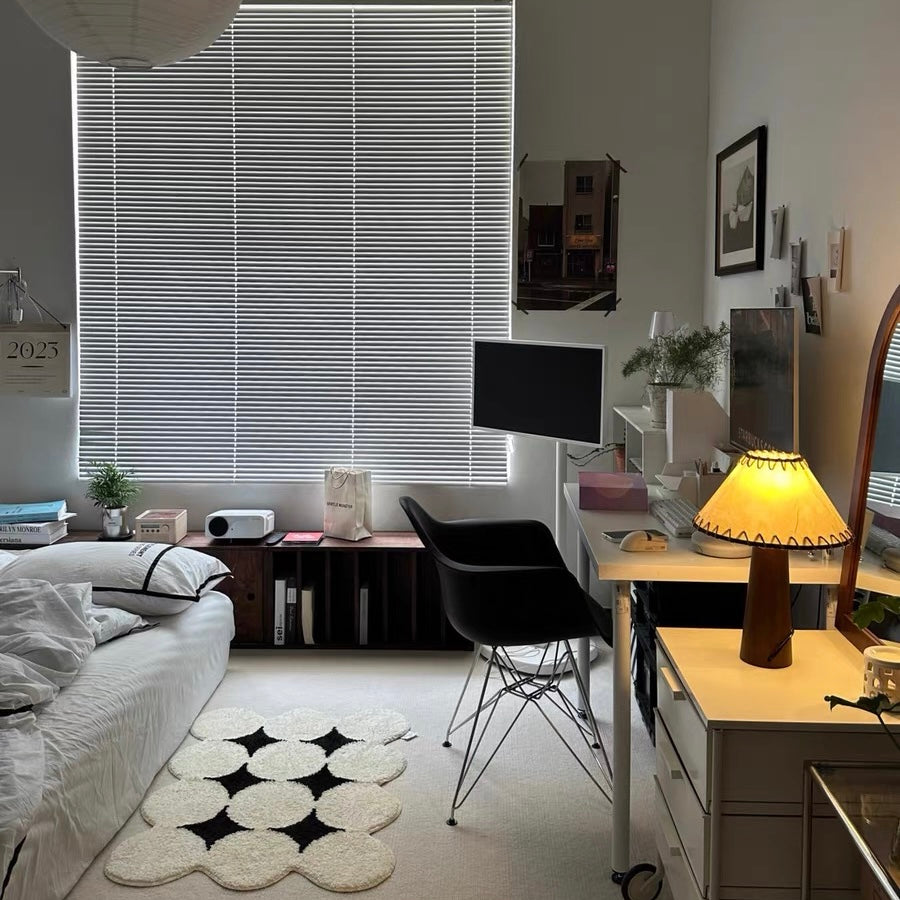 C49 eiffel leg hole chair