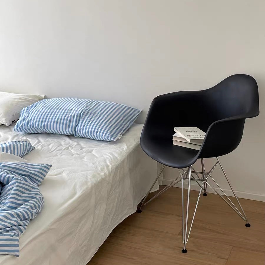 C49 eiffel leg hole chair