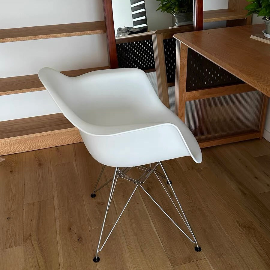 C49 eiffel leg hole chair