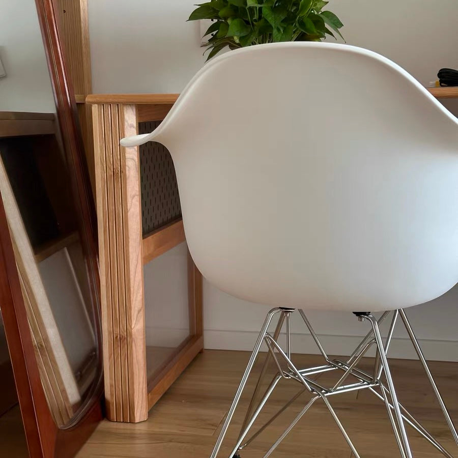 C49 eiffel leg hole chair