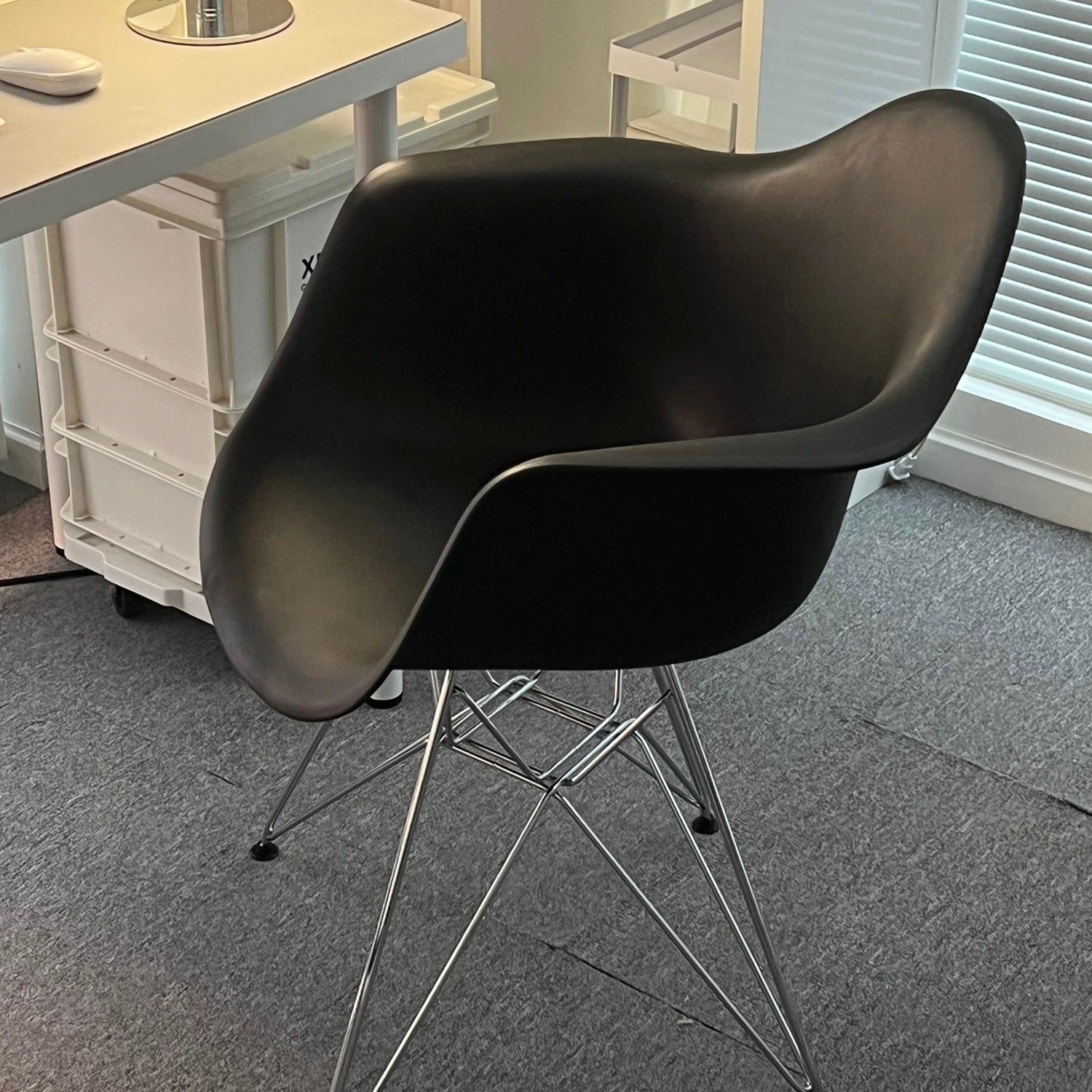 C49 eiffel leg hole chair