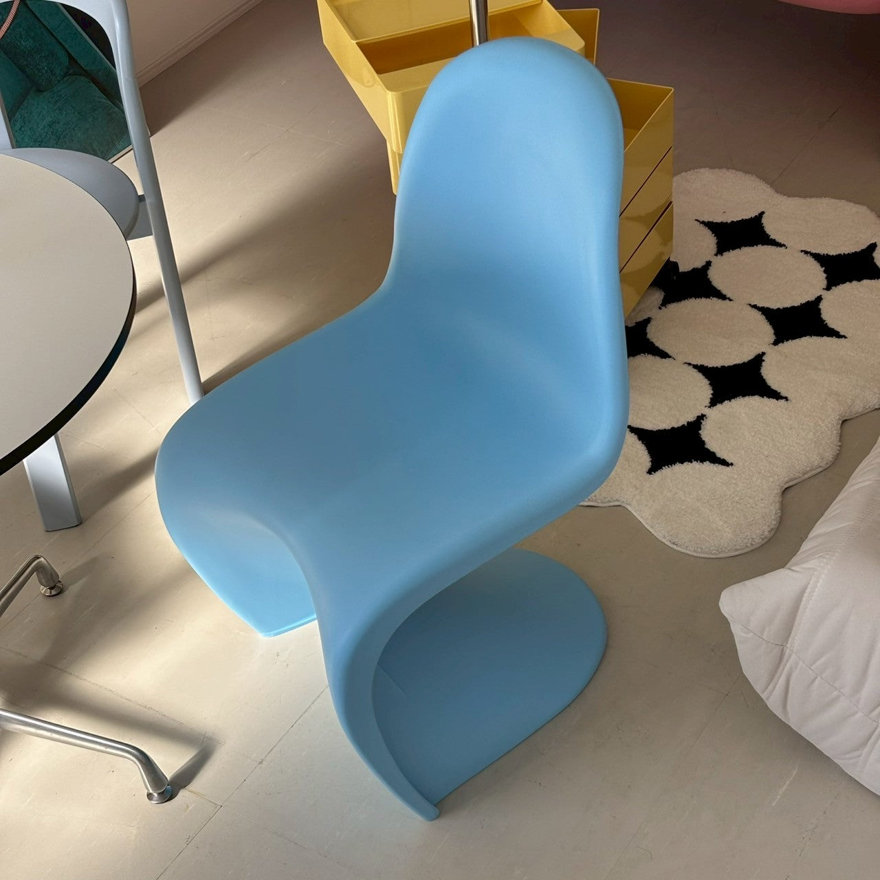 C27 Colorful Elegant Chair