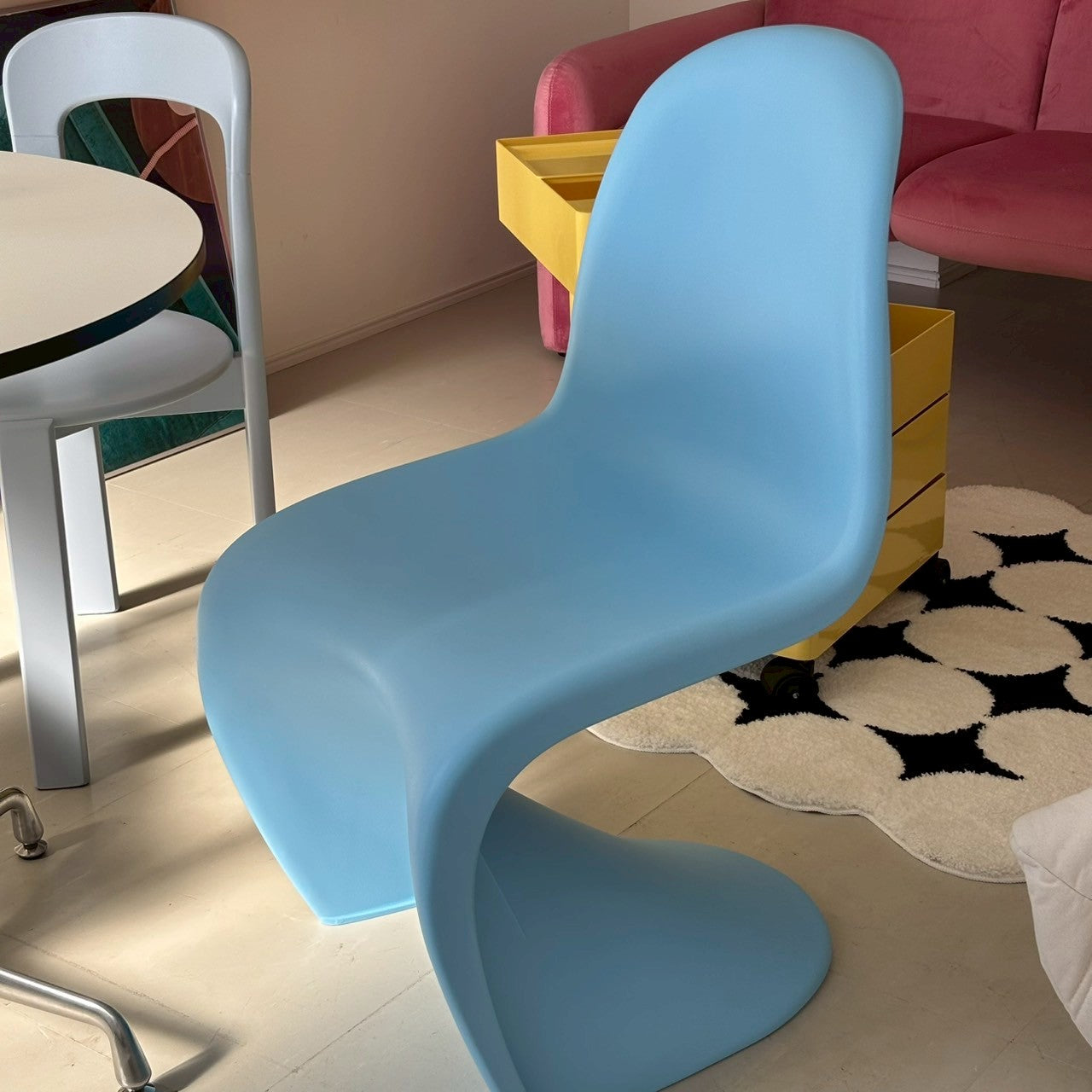 C27 Colorful Elegant Chair