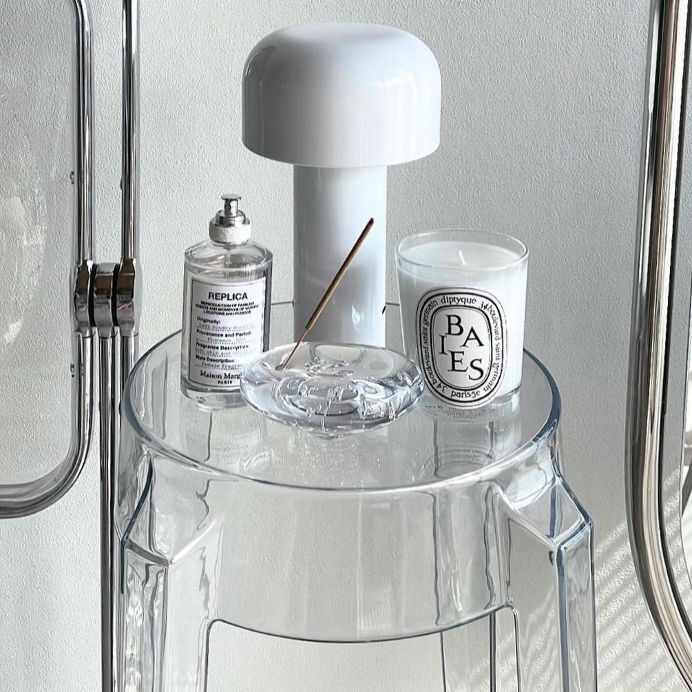 透明でおしゃれな小物置き台