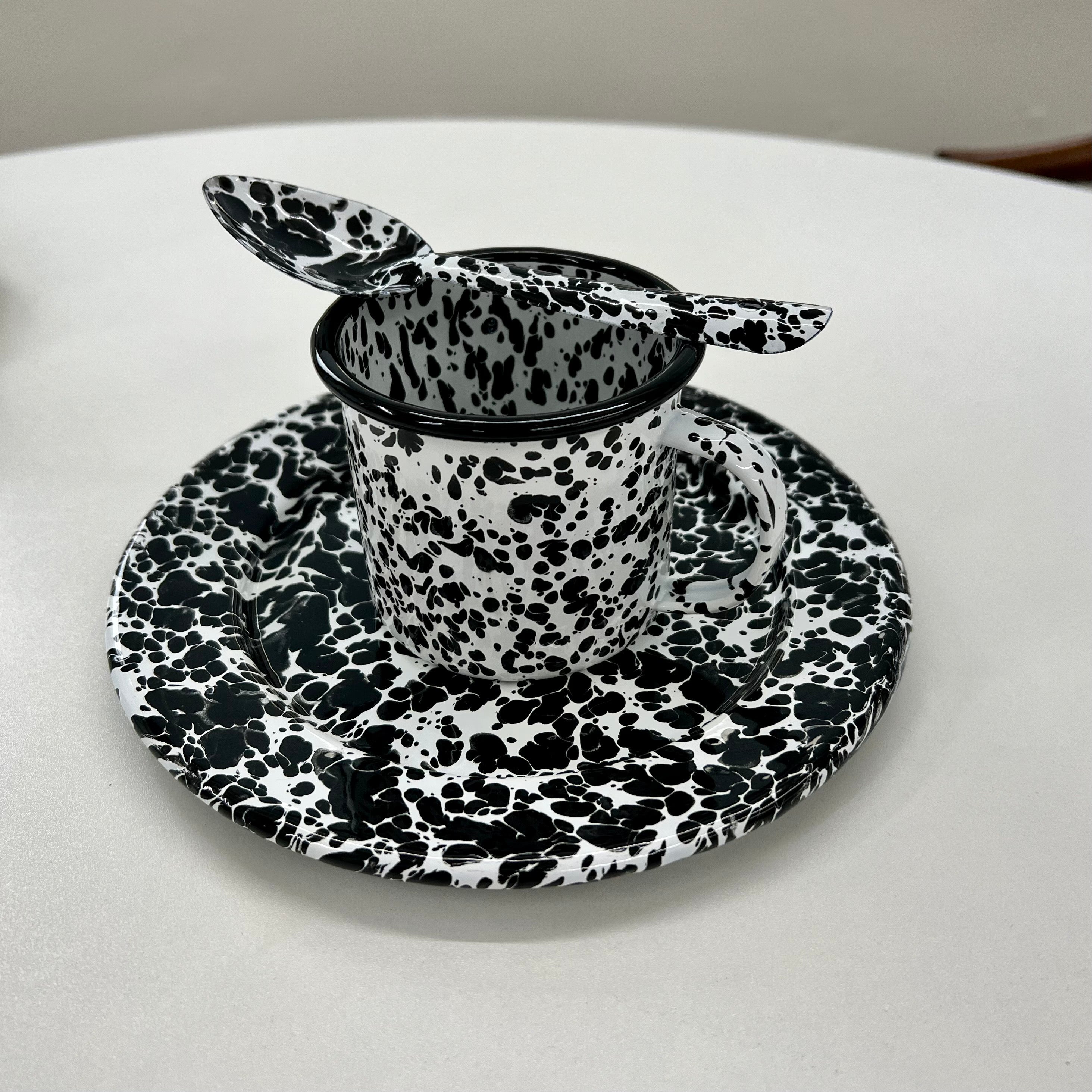 Paint tableware