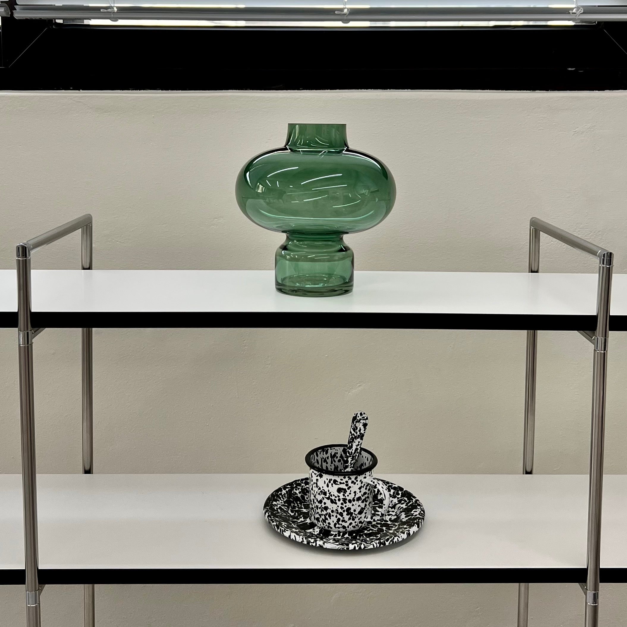 Paint tableware