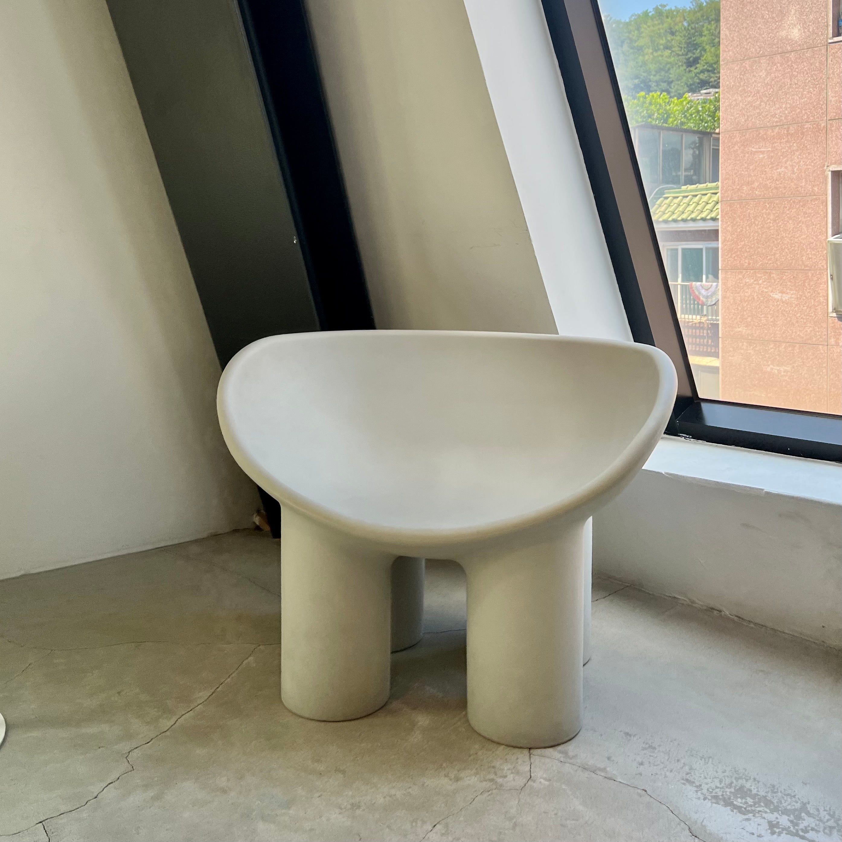 C23 Elephant leg chair