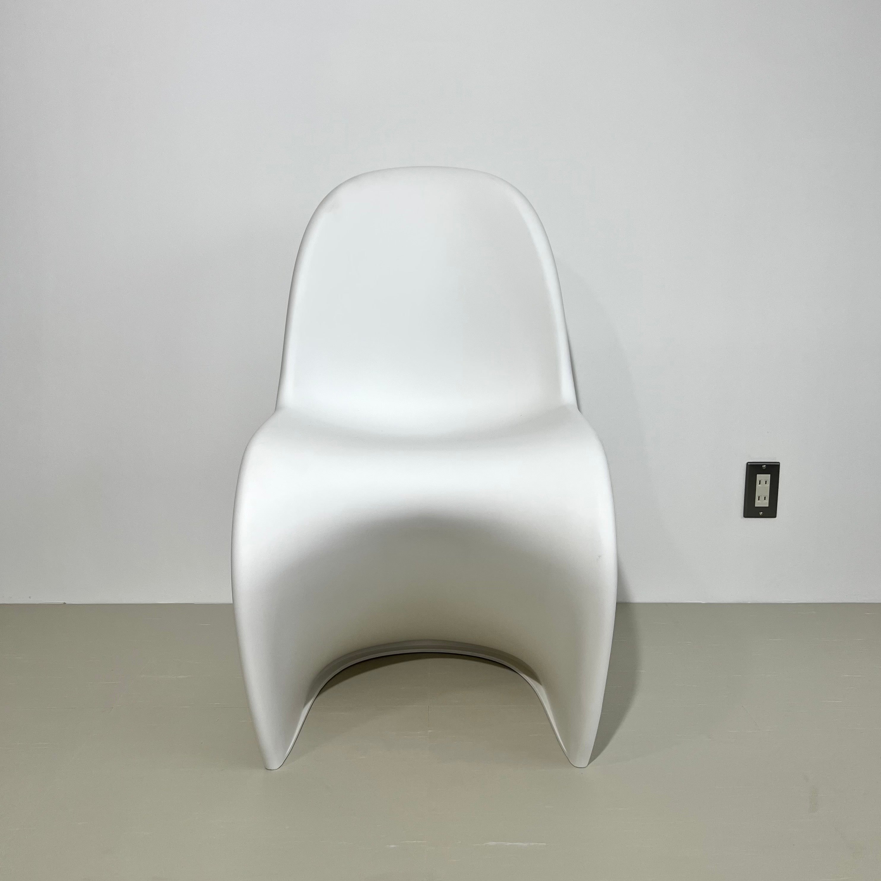 C27 Colorful Elegant Chair