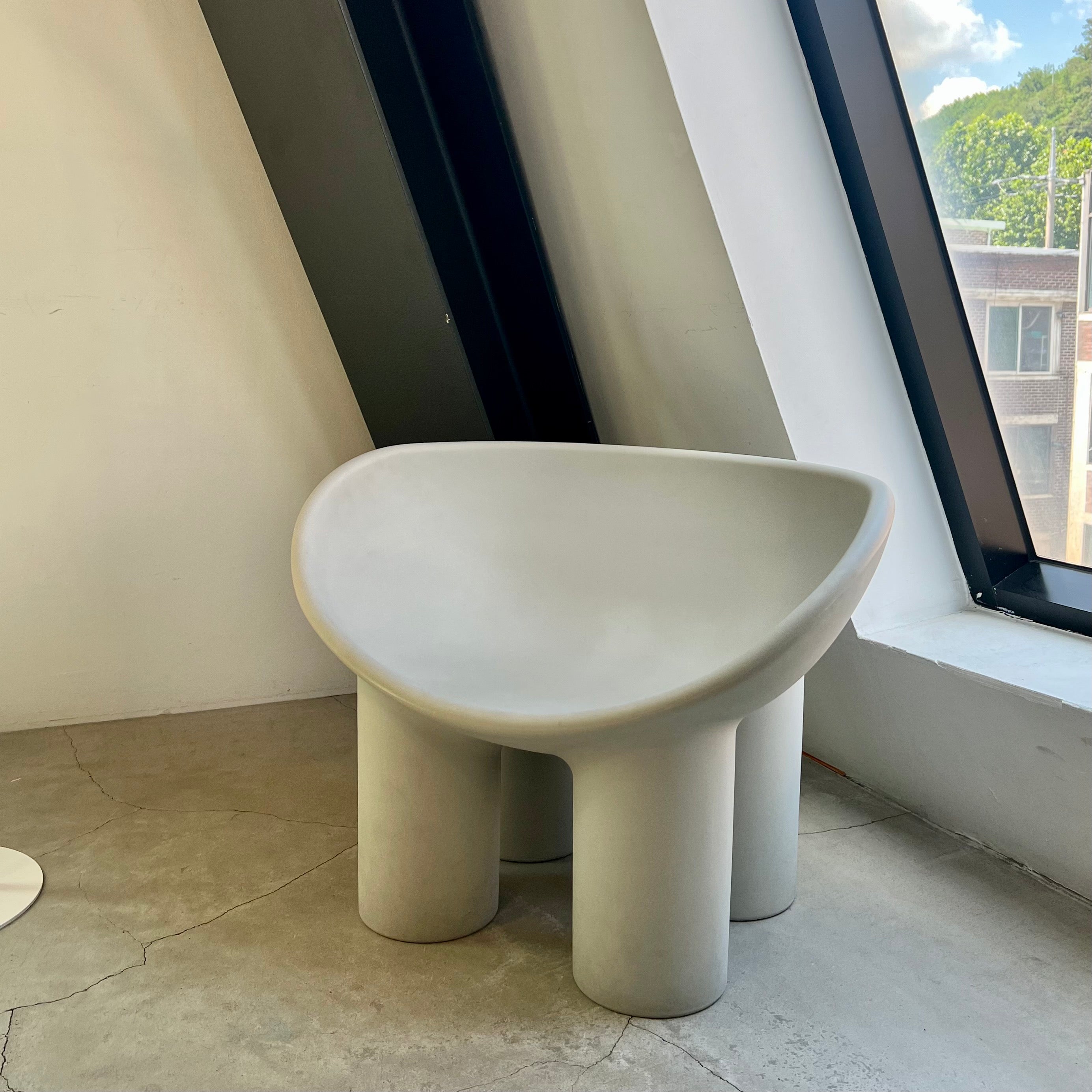 C23 Elephant Leg Chair