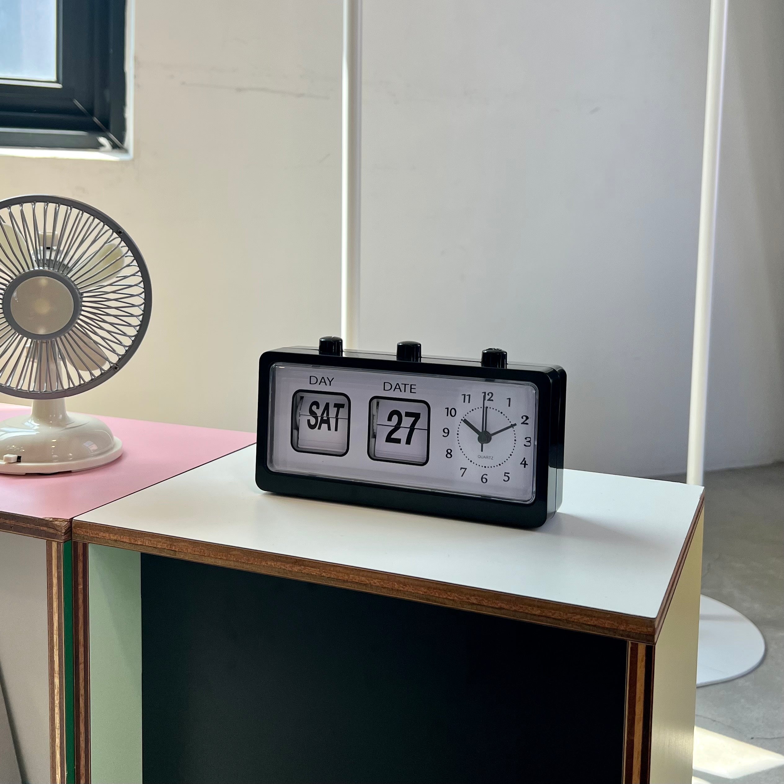 Square pot clock