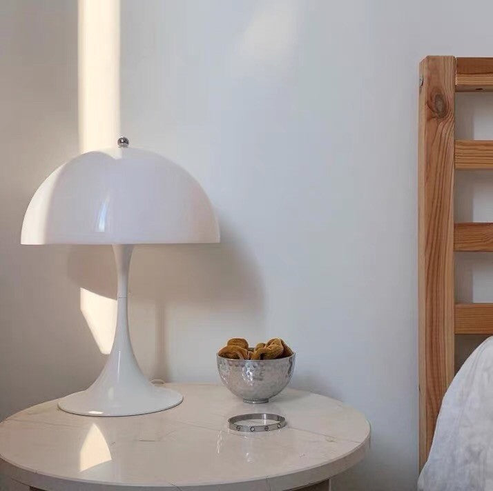 White modarn mash lamp