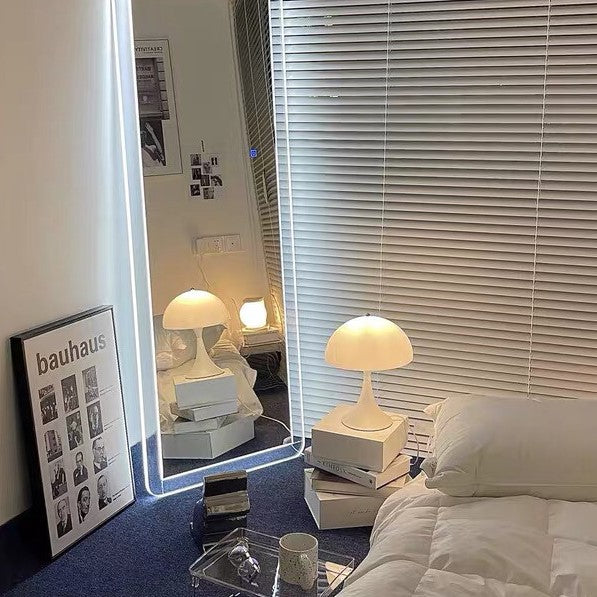 White modarn mash lamp