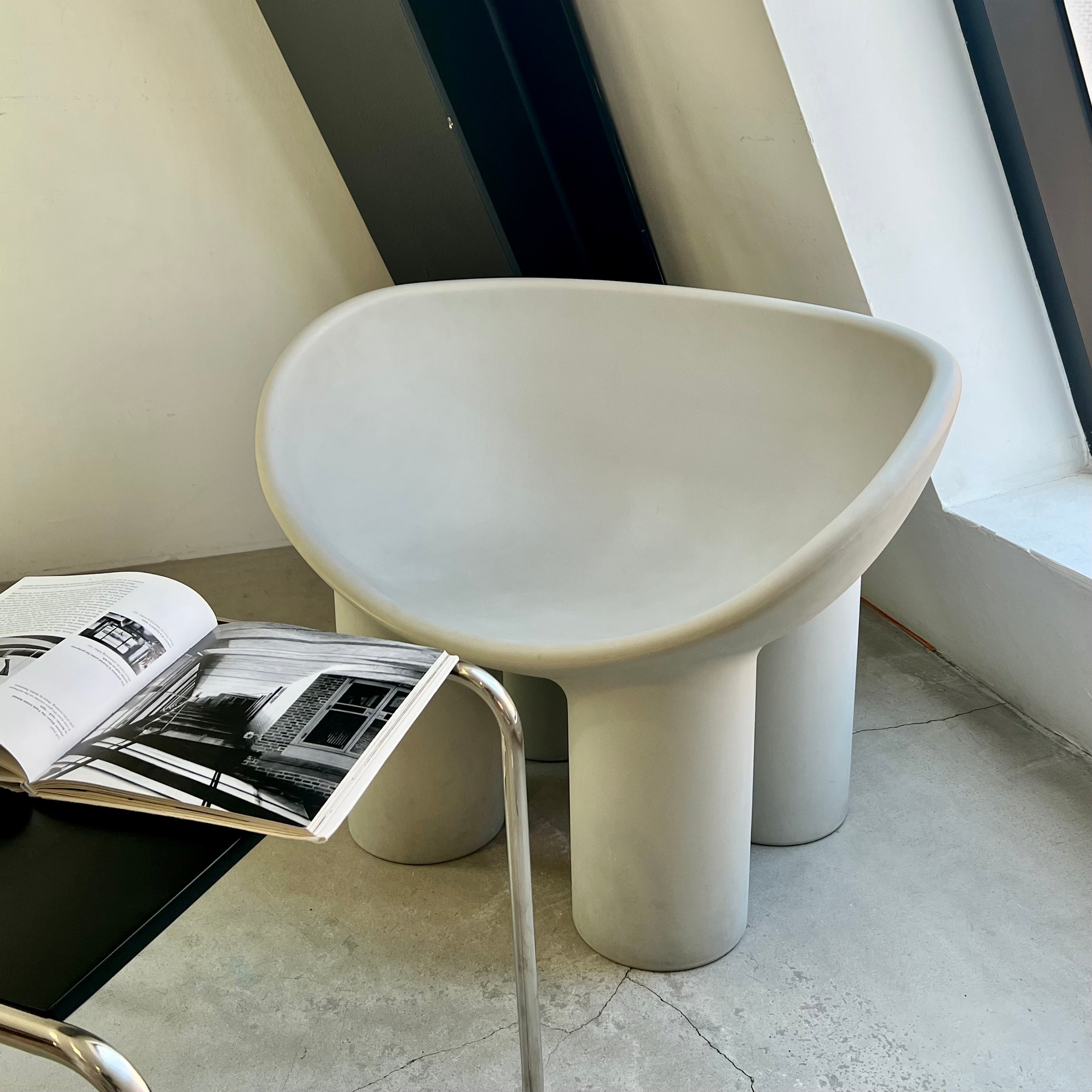 C23 Elephant Leg Chair