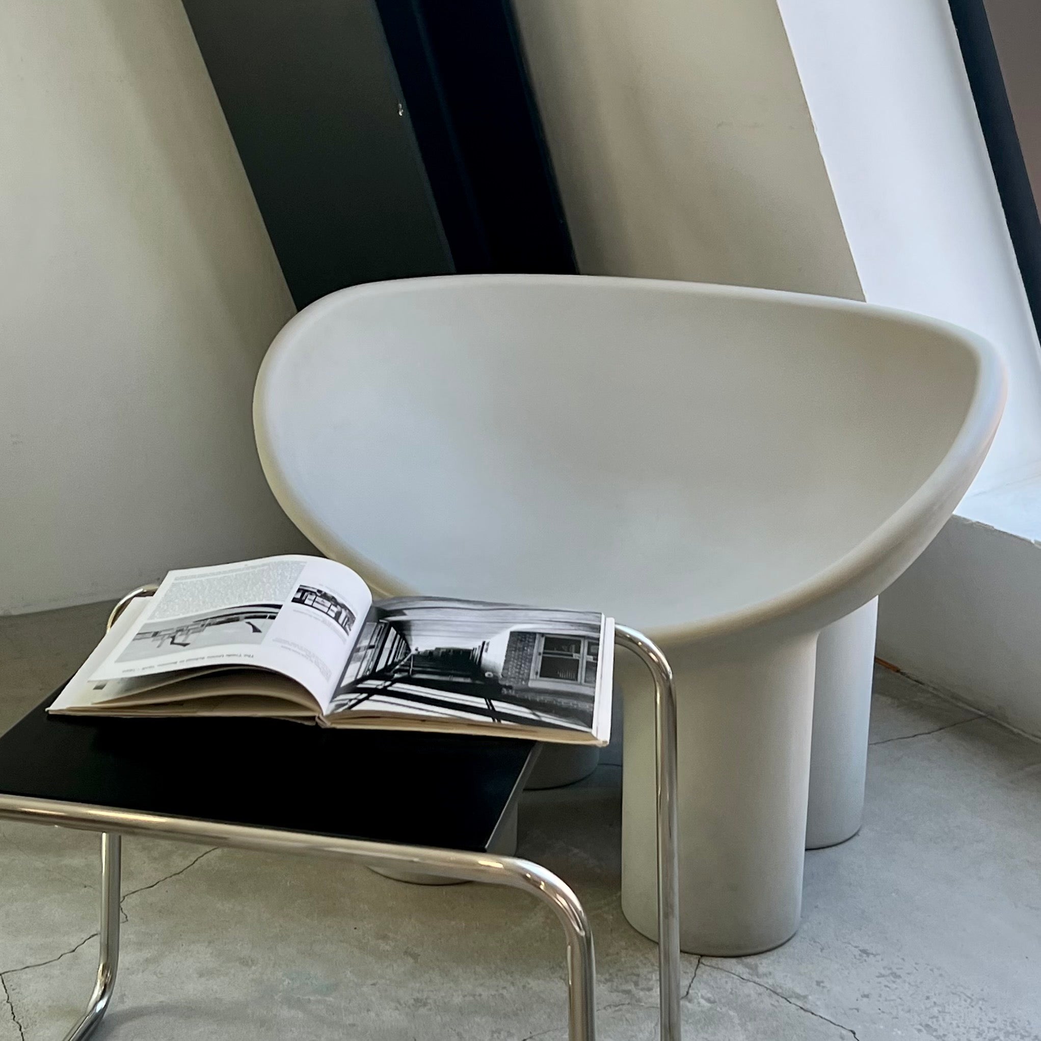 C23 Elephant leg chair