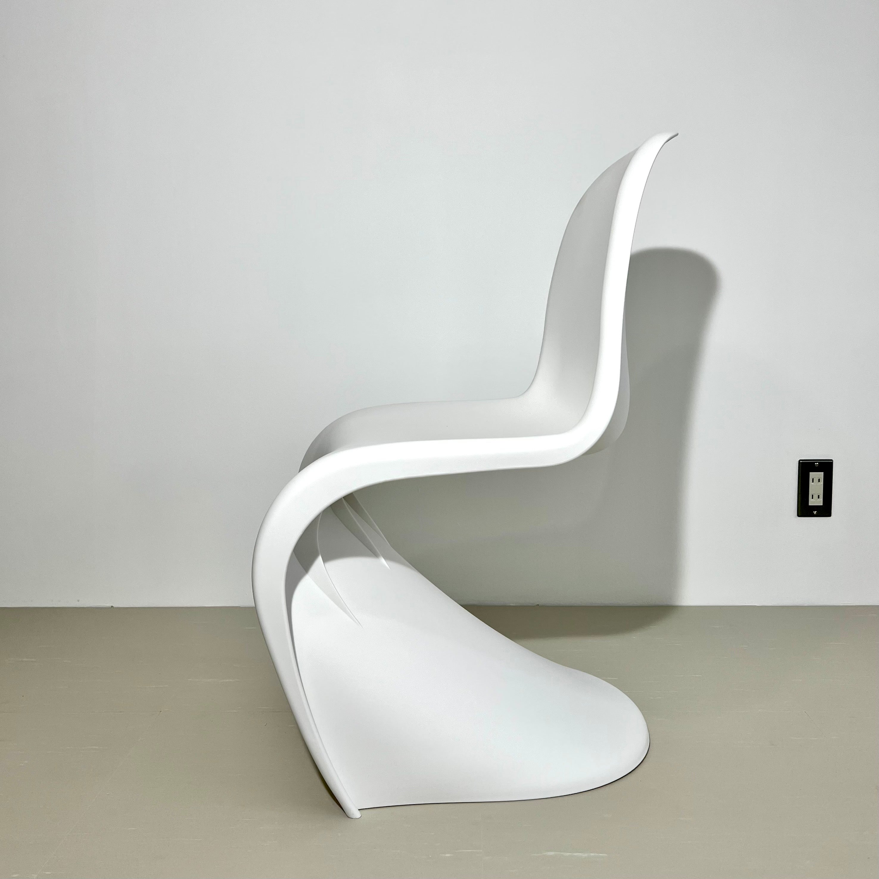 C27 Colorful Elegant Chair