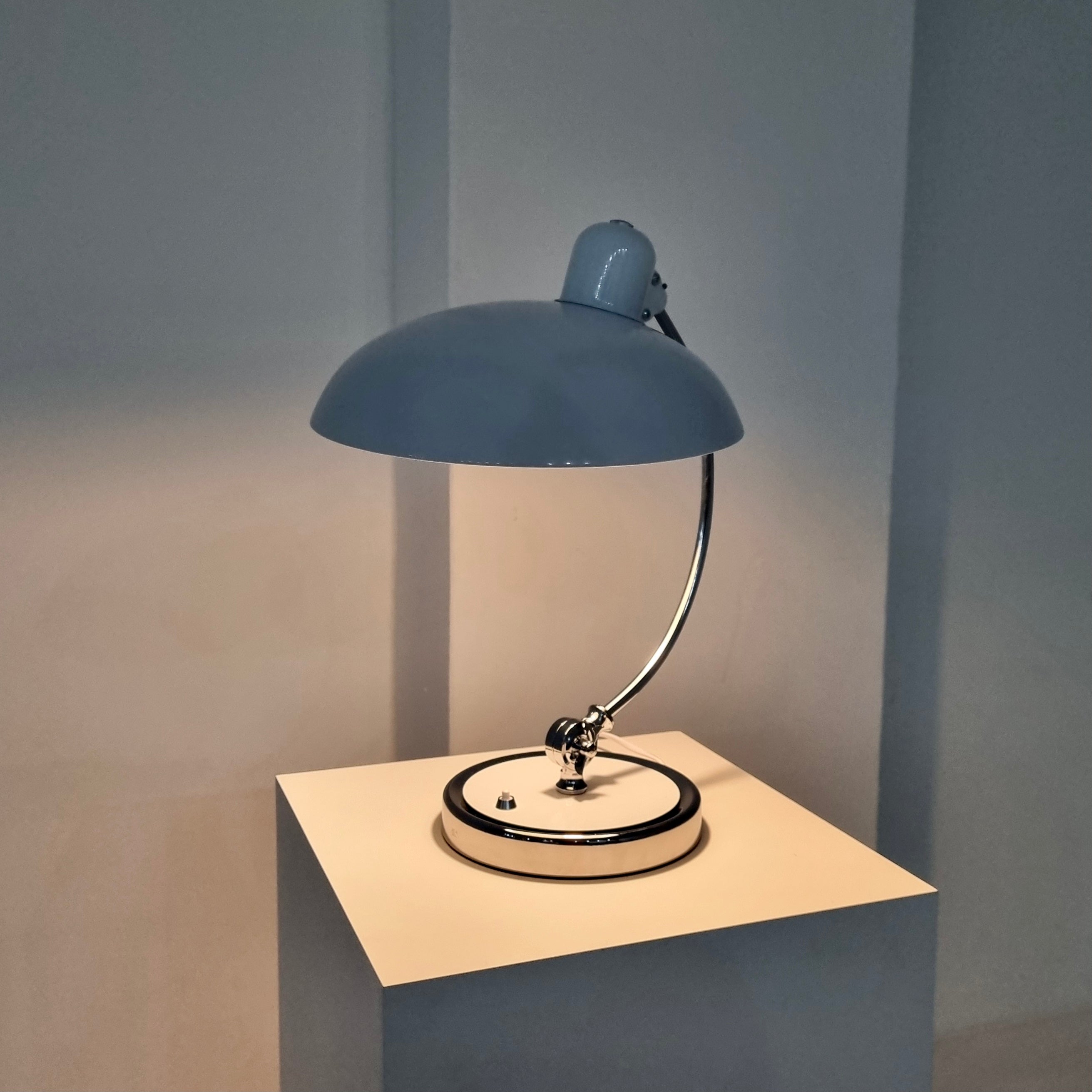 Modern desk lamp