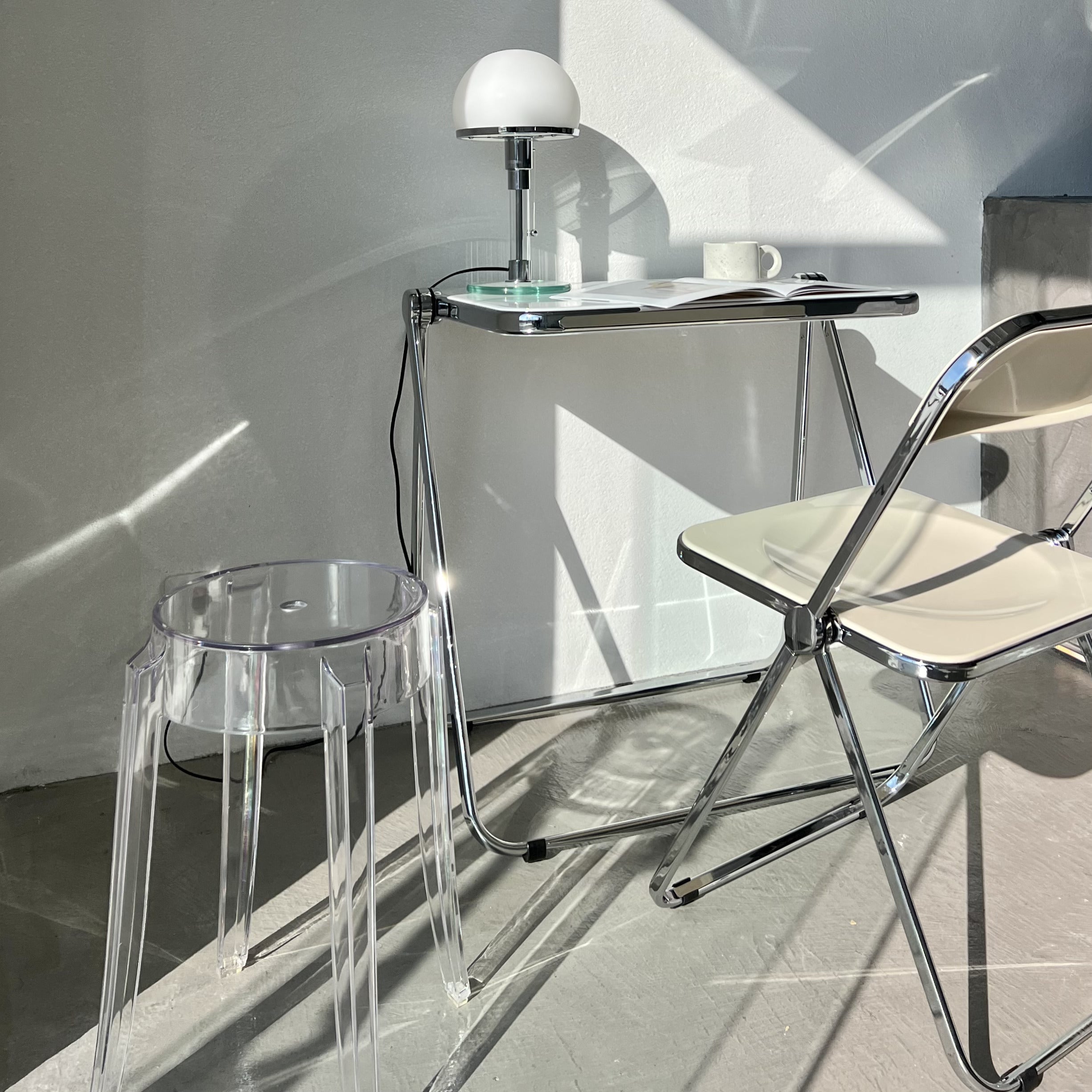 C17 サークルクリアチェア