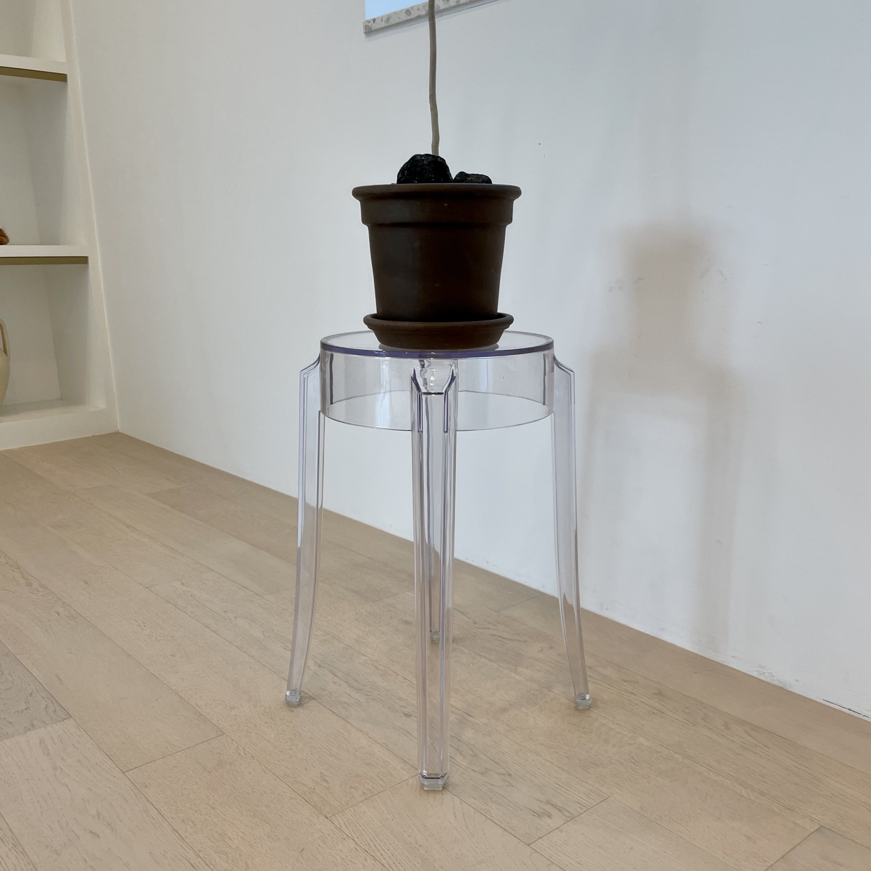 C17 サークルクリアチェア