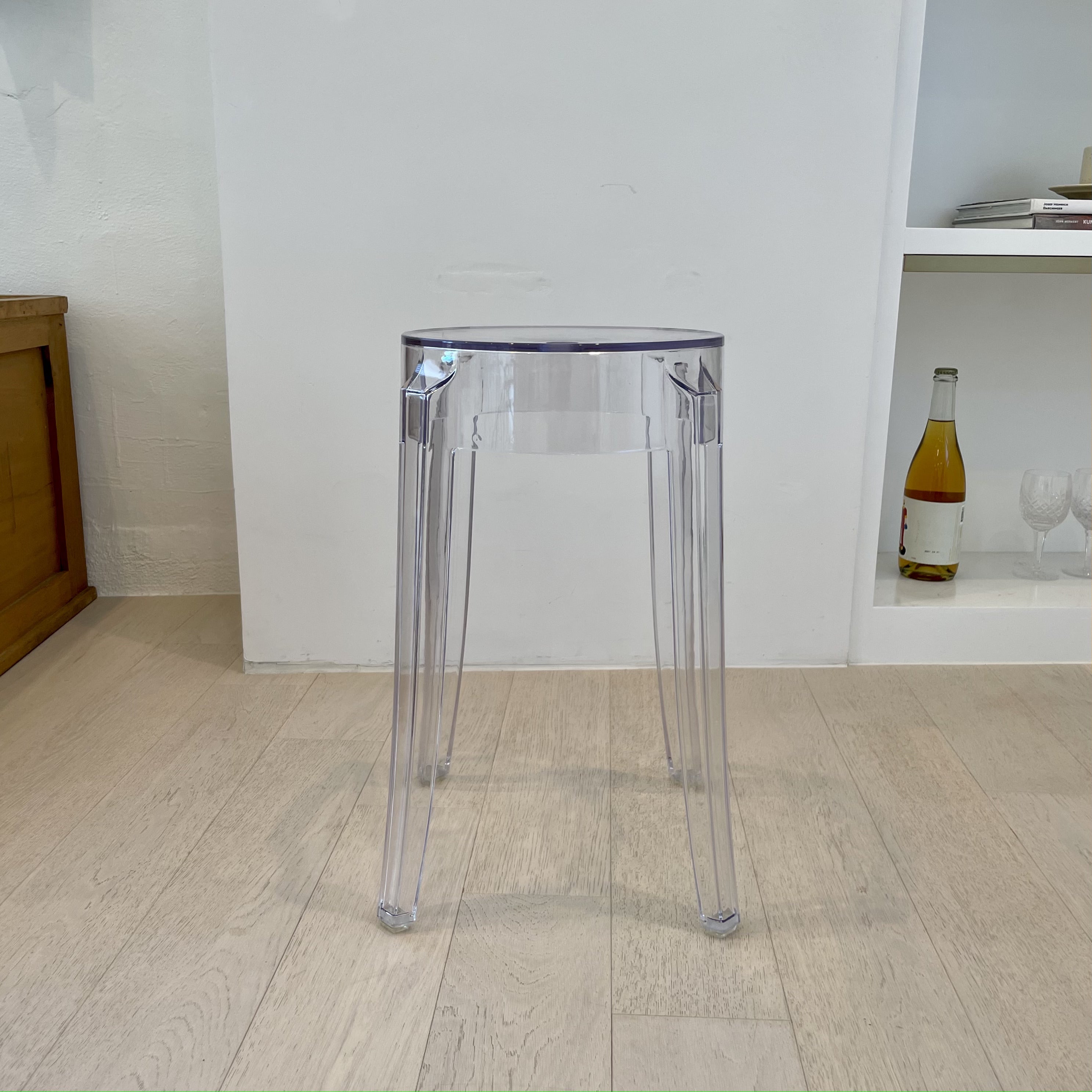 C17 サークルクリアチェア