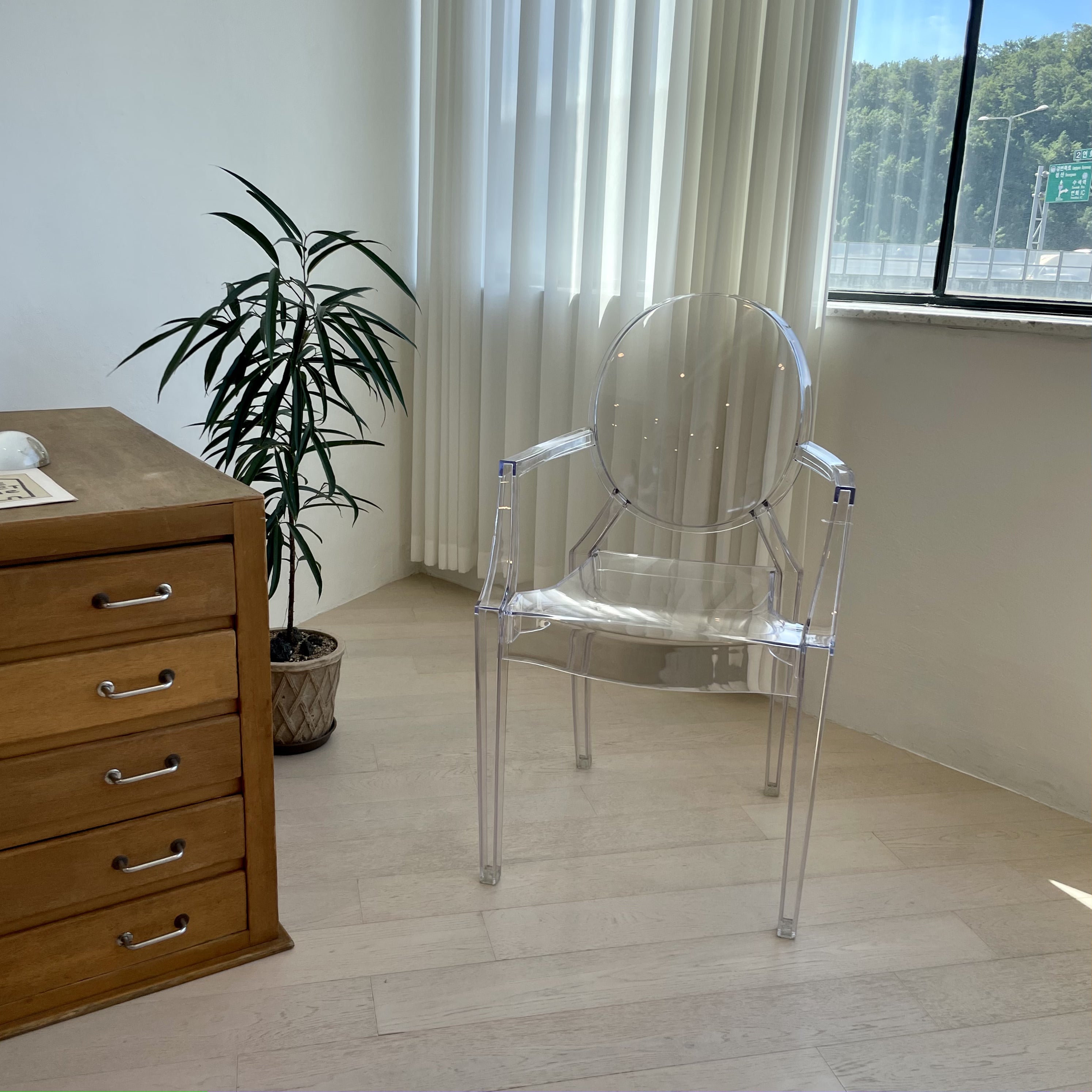 C18 クリアダイニングチェア
