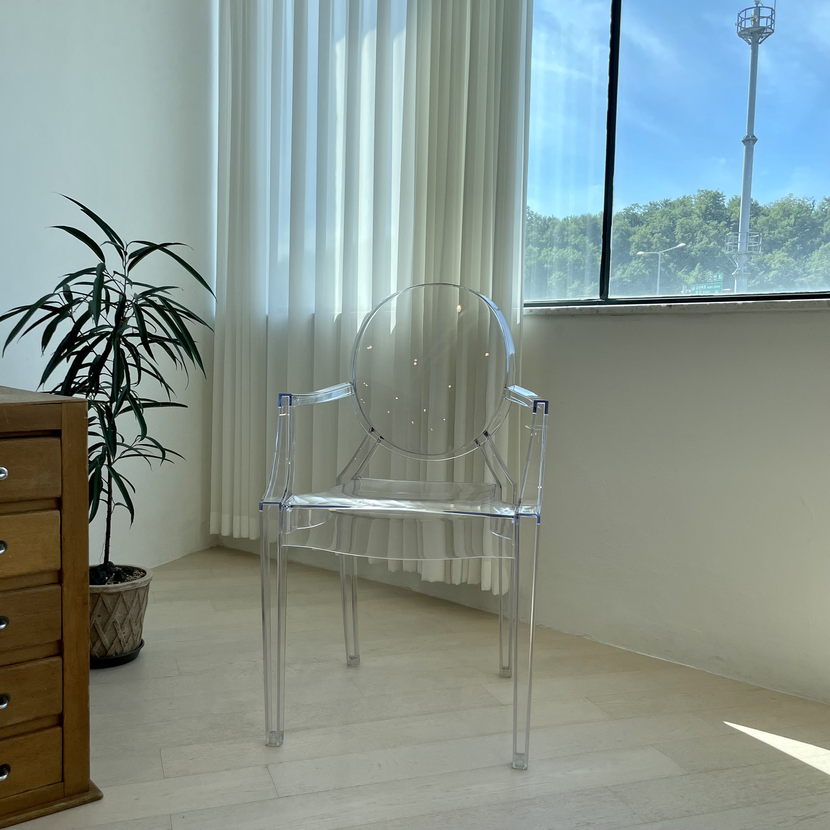 C18 クリアダイニングチェア