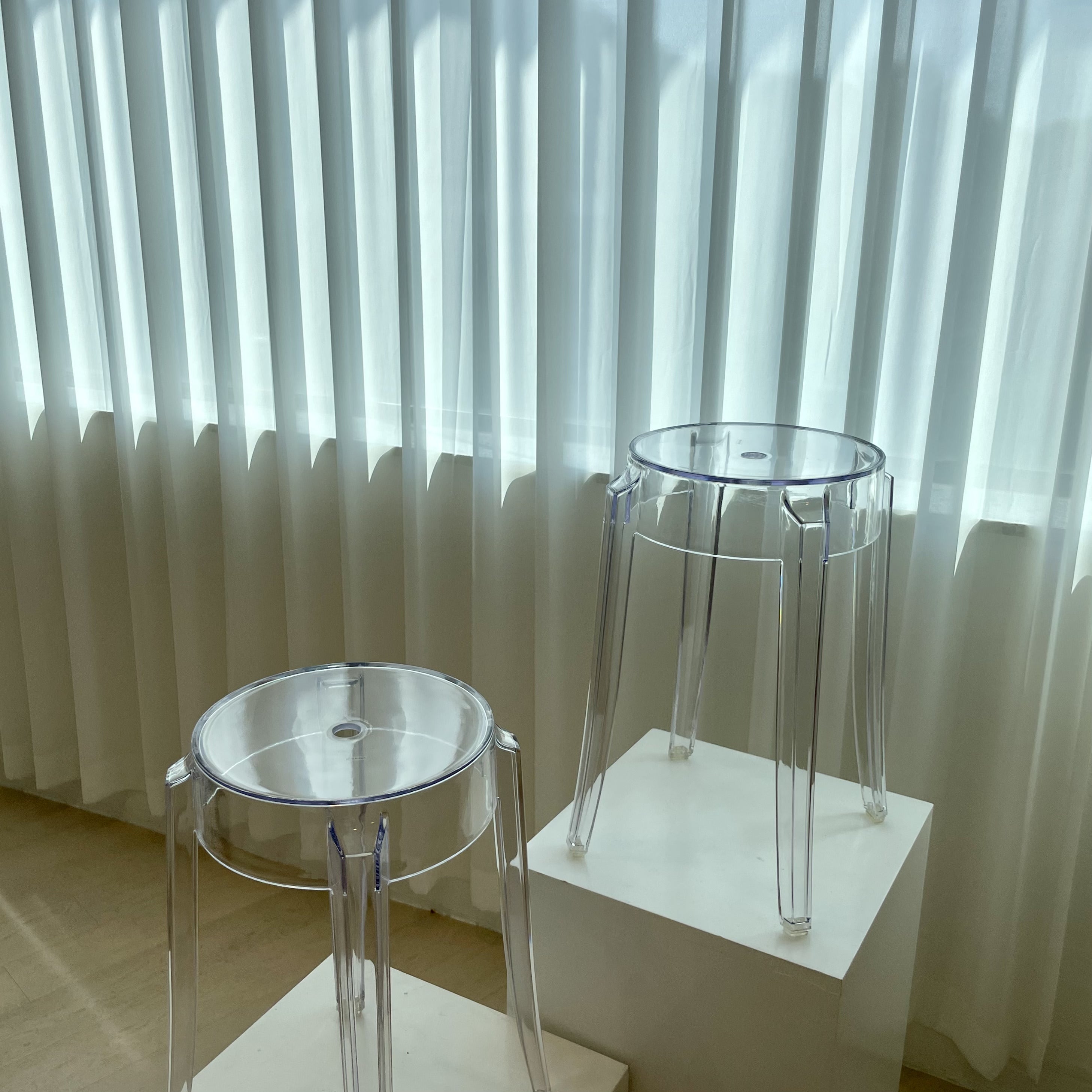 C17 サークルクリアチェア