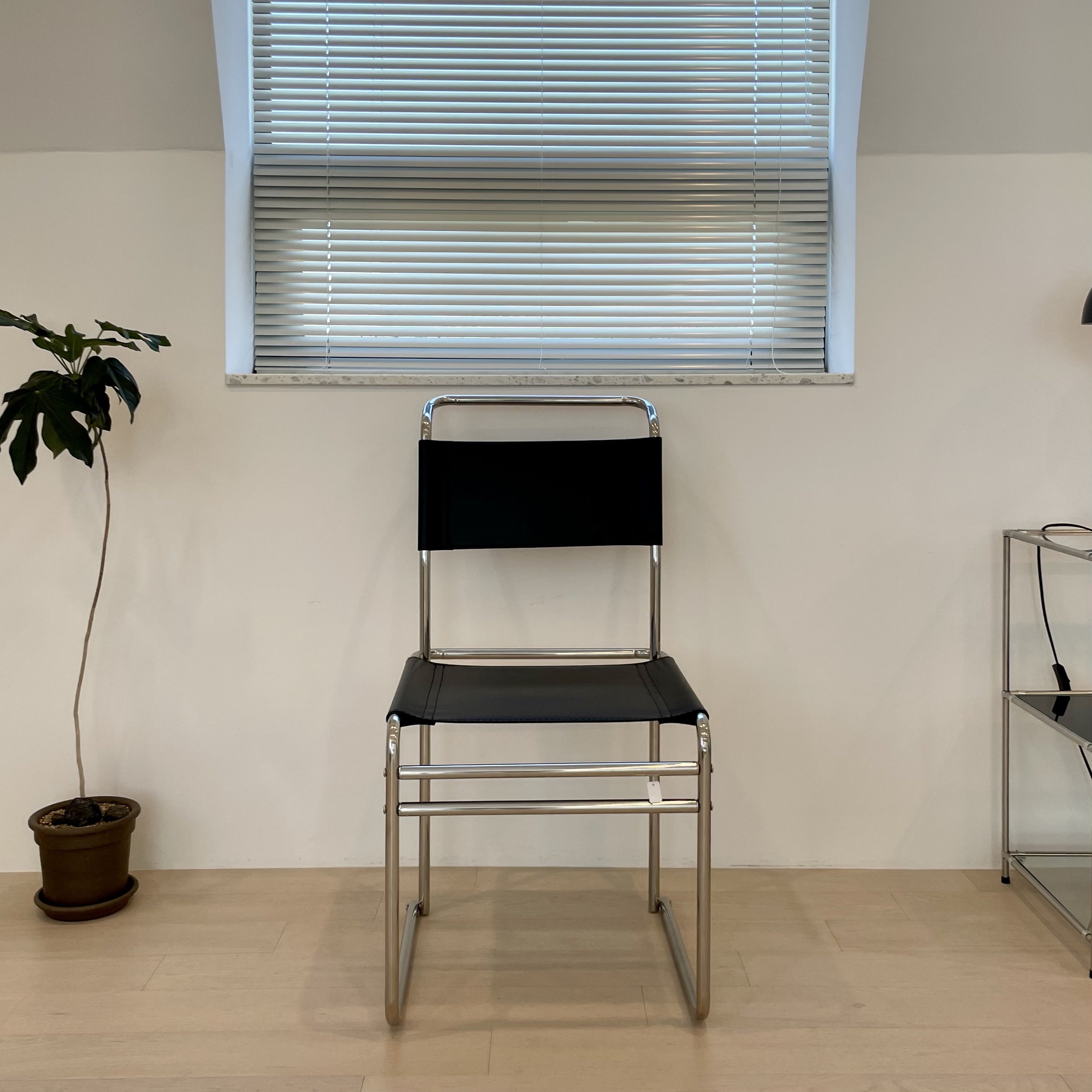 C14 シンプルステンレスチェア