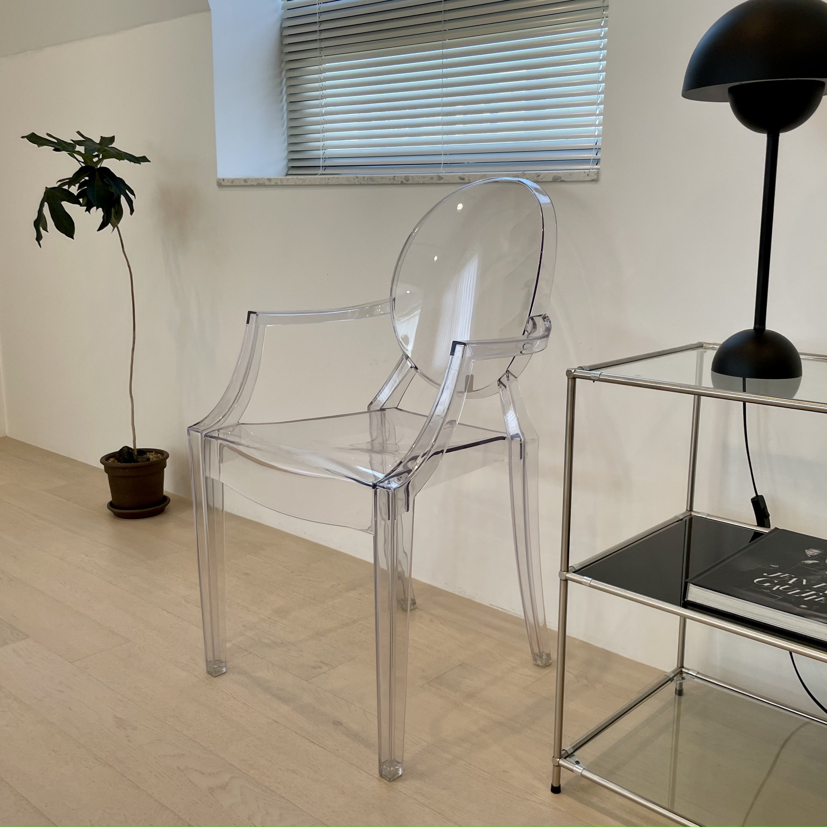 C18 クリアダイニングチェア