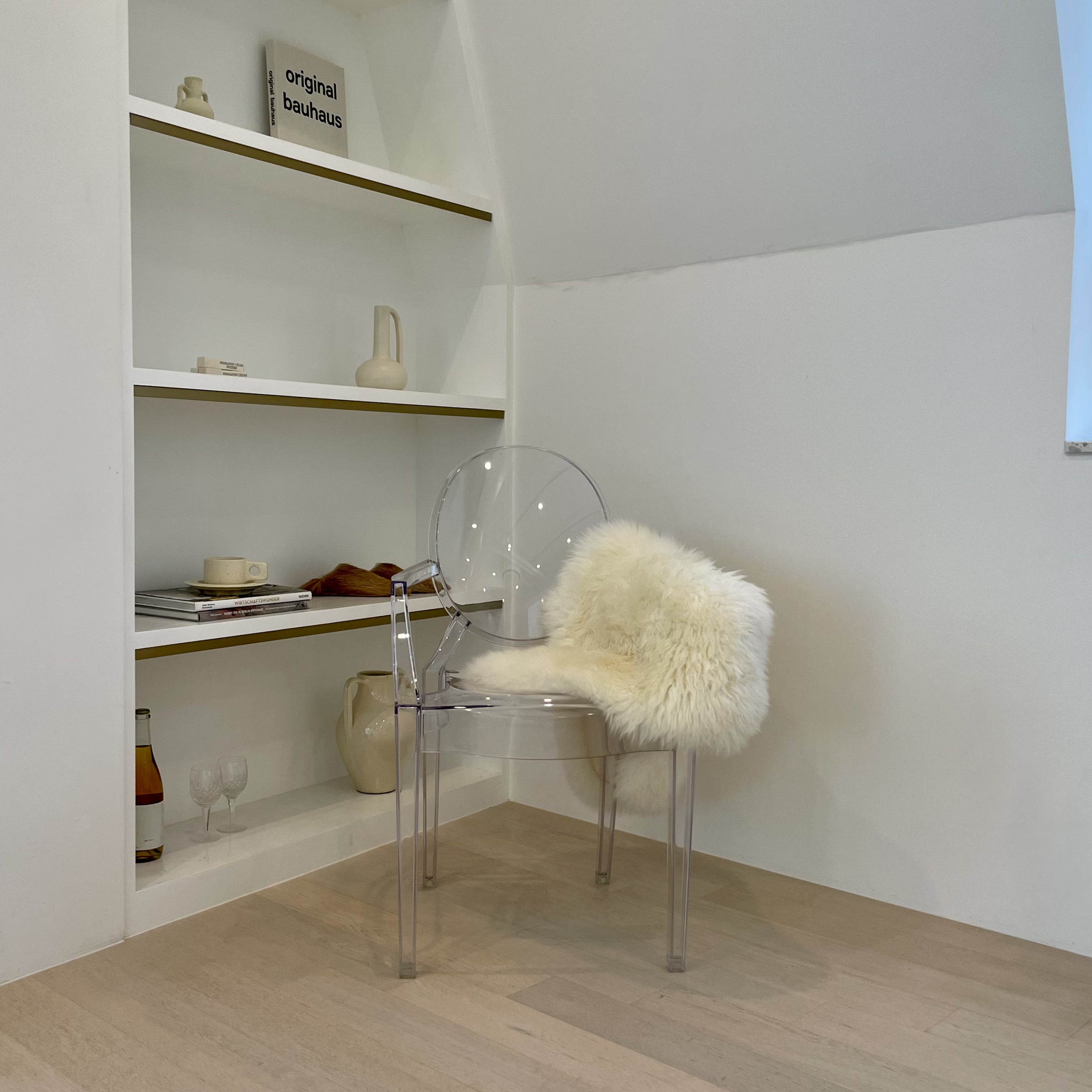 C18 クリアダイニングチェア