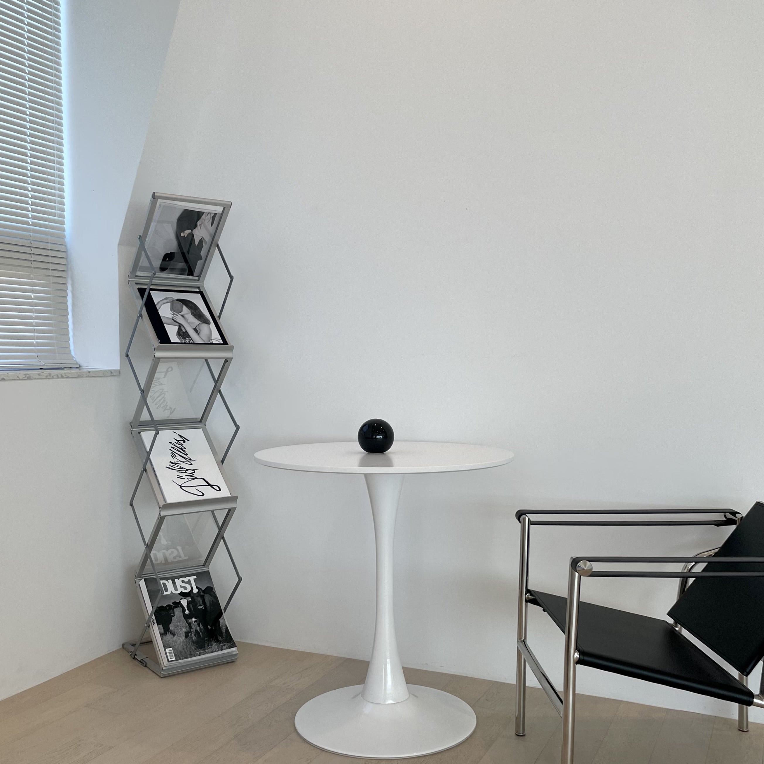 T4 モダンサークルカフェテーブル