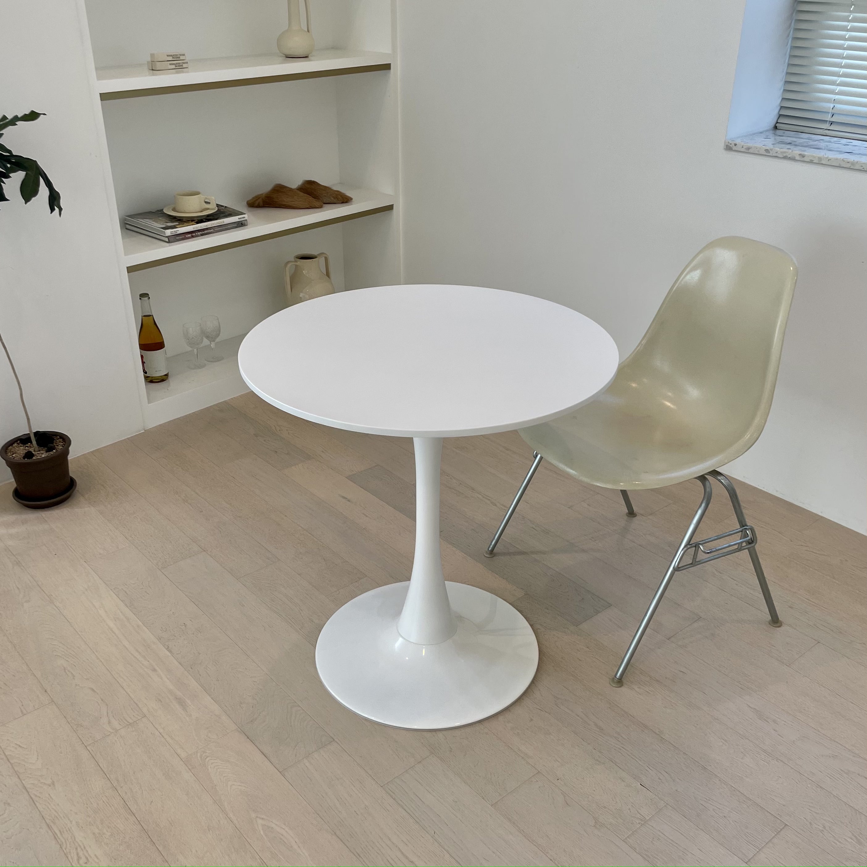 T4 モダンサークルカフェテーブル